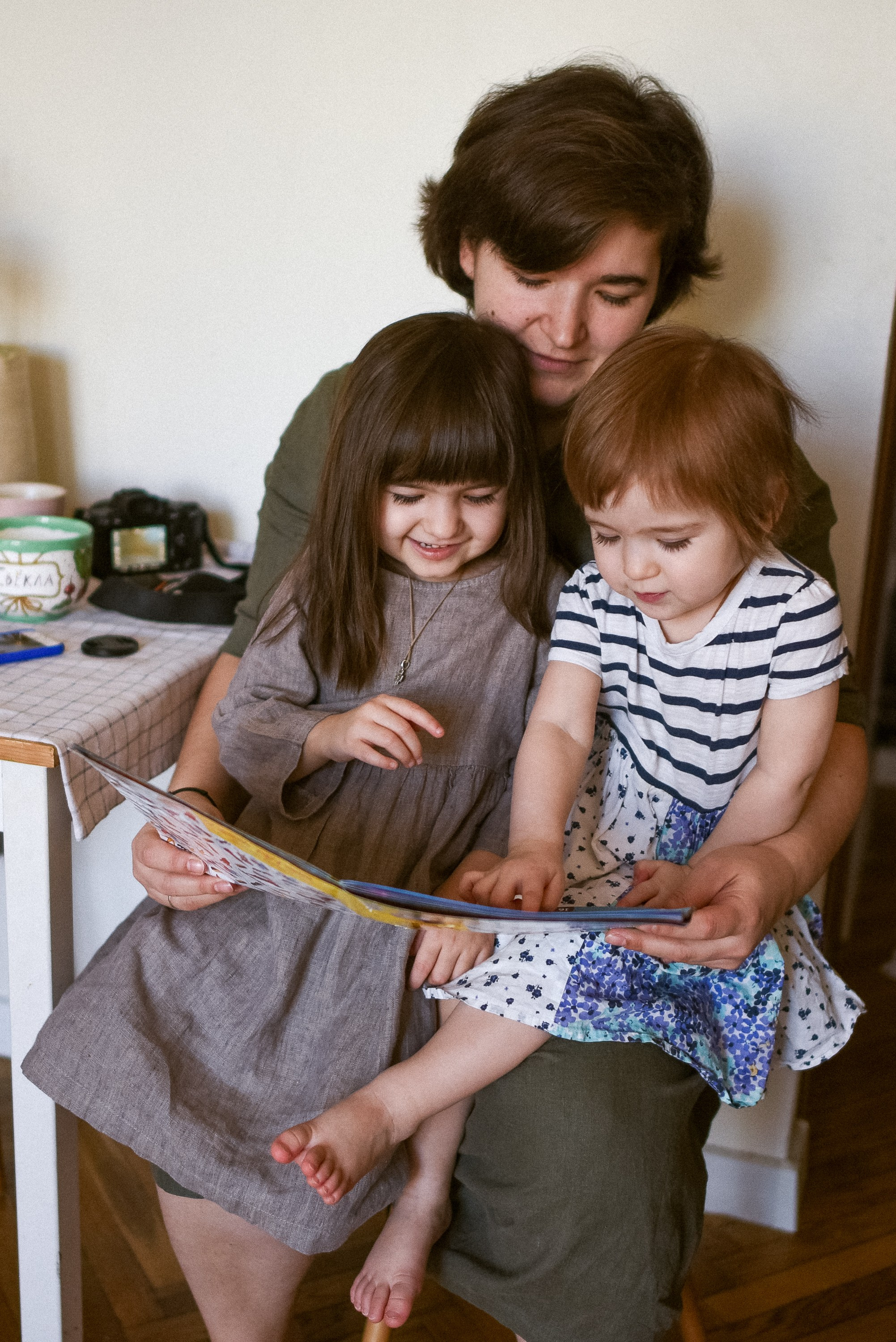 A Mom’s Day: The Everyday Hustle. Documentary family photography in Barcelona and beyond