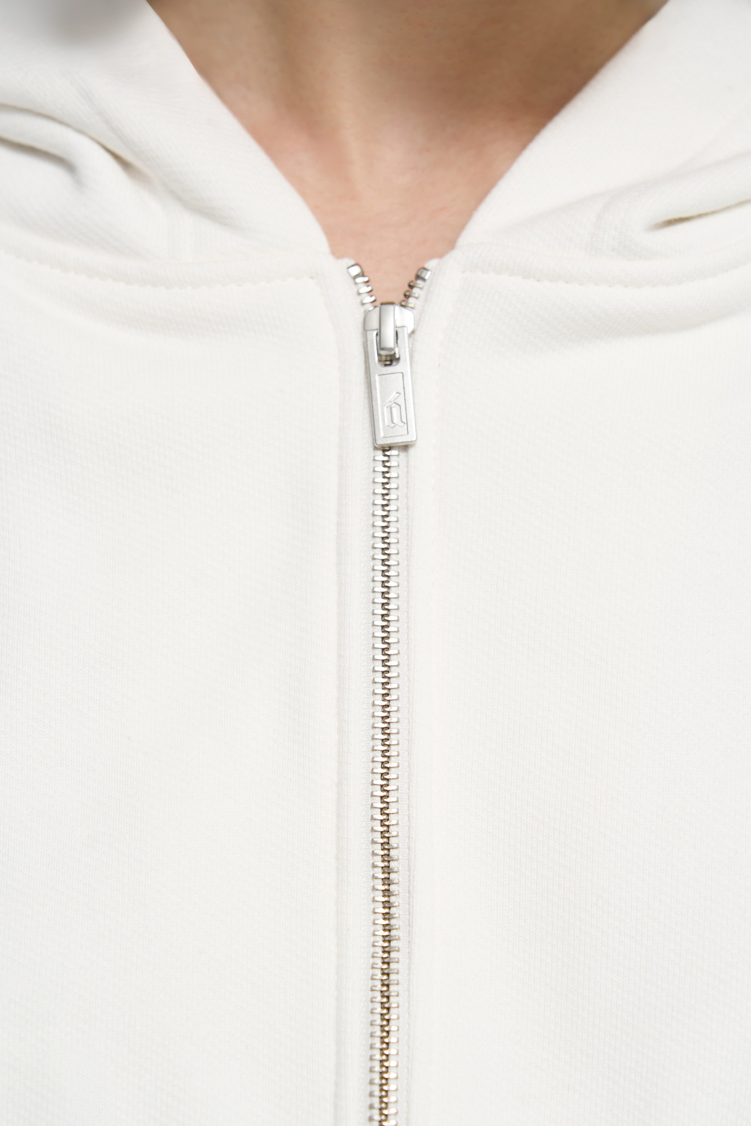 Catalogue the amian. Nadezhda Diskant is a Moscow and Saint Petersburg based photographer