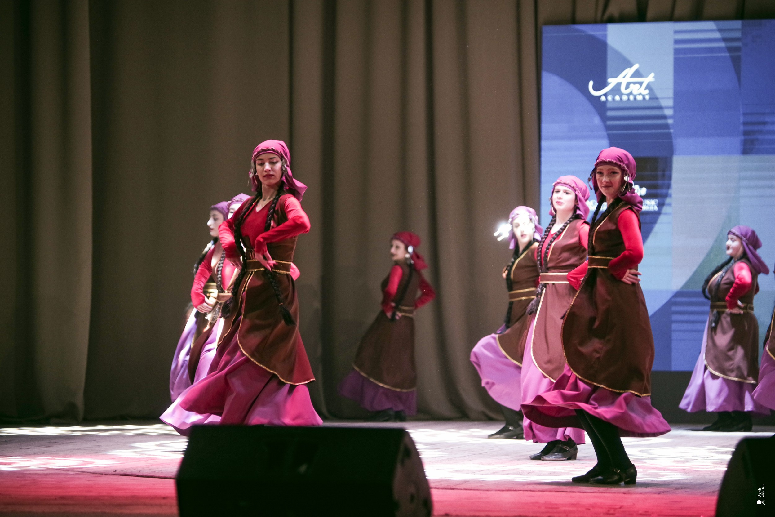 Танцы в Хоби. Портретный фотограф Денис Милютин