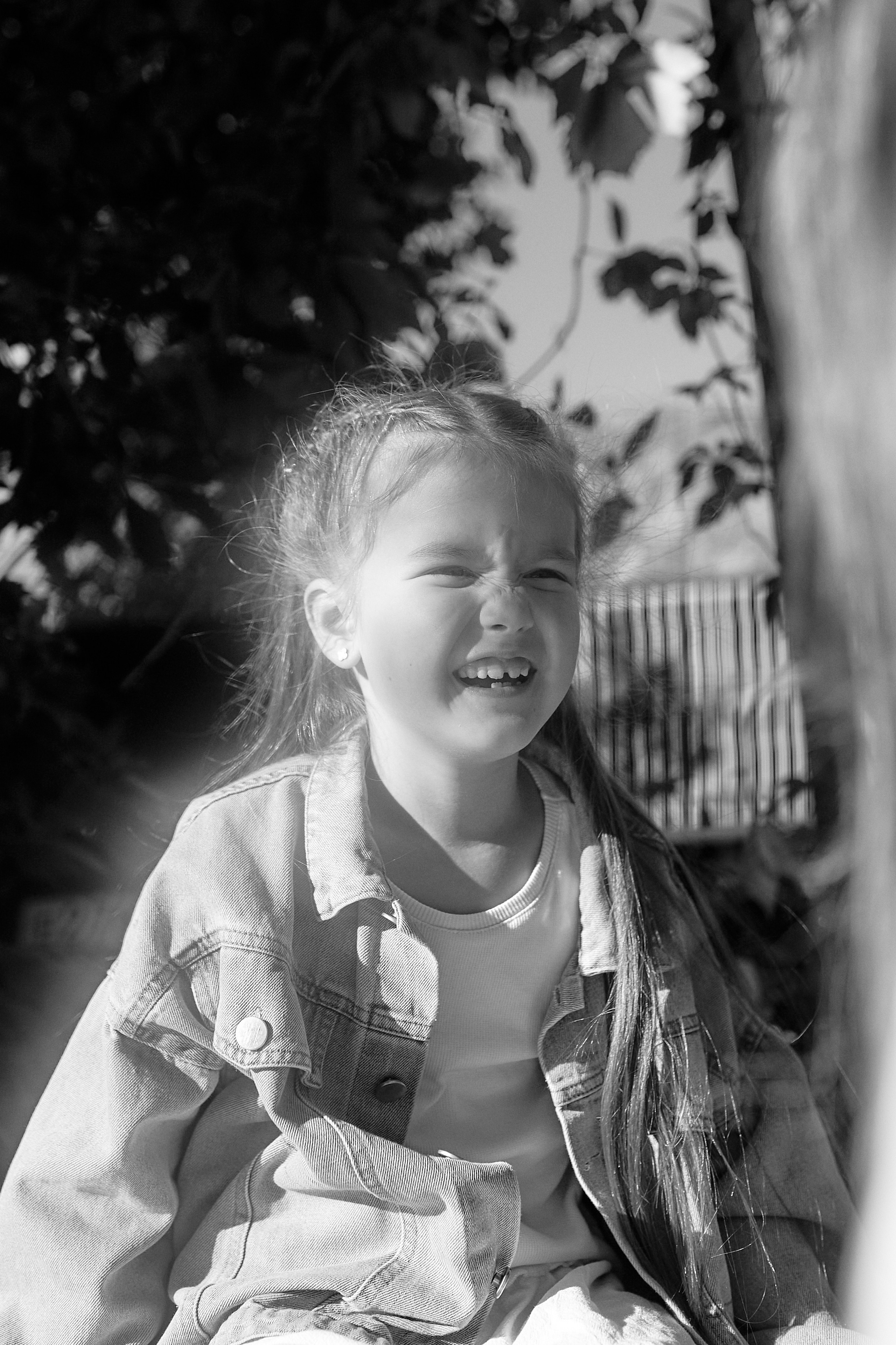 Катя и Ника. Прогулка по Новому Арбату. Семейный и свадебный lifestyle-фотограф в Москве Мария Петрова