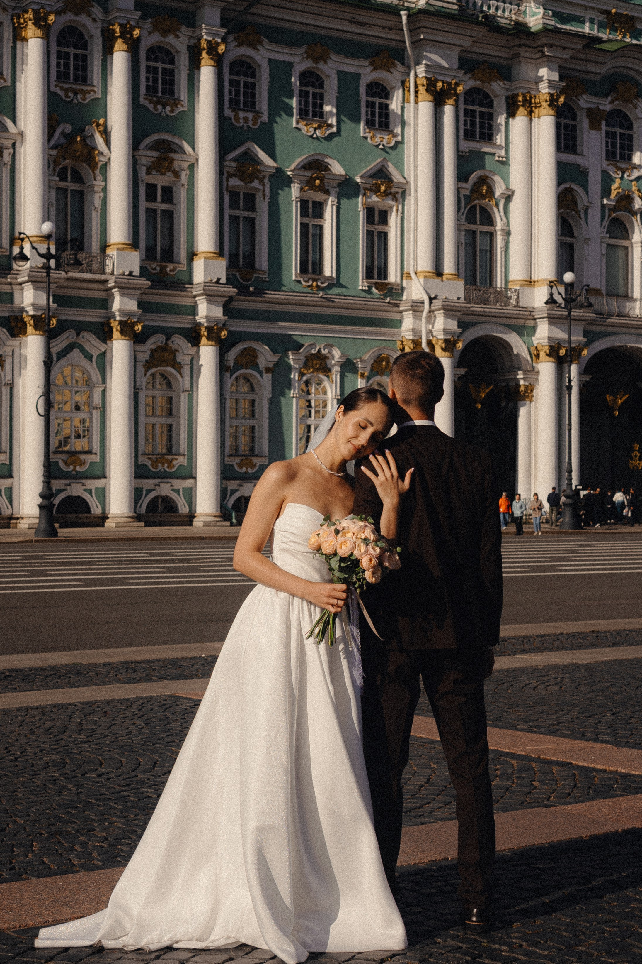 СВАДЕБНАЯ ПРОГУЛКА В САНТК-ПЕТЕРБУРГЕ (ИСАКИЕВСКИЙ СОБОР, ЗИМНЯЯ КАНАВКА, ЭРМИТАЖ И БОЛЬШАЯ МОРСКАЯ УЛИЦА). Профессиональный фотограф, Санкт-Петербург — Виктория Богомолова
