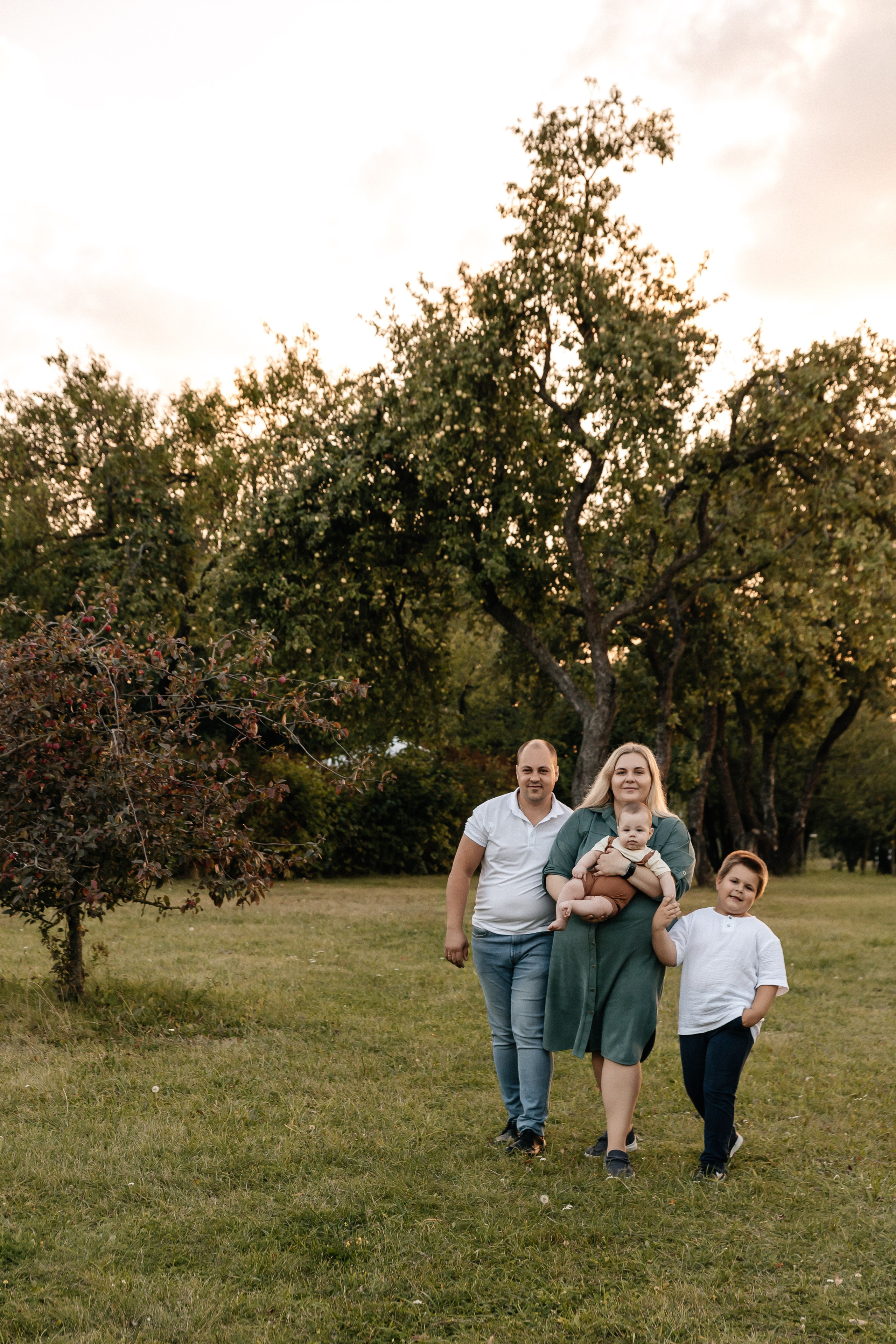 Ксения, Виталий, Артем и Максим. Семейный фотограф Минск Усова Ольга