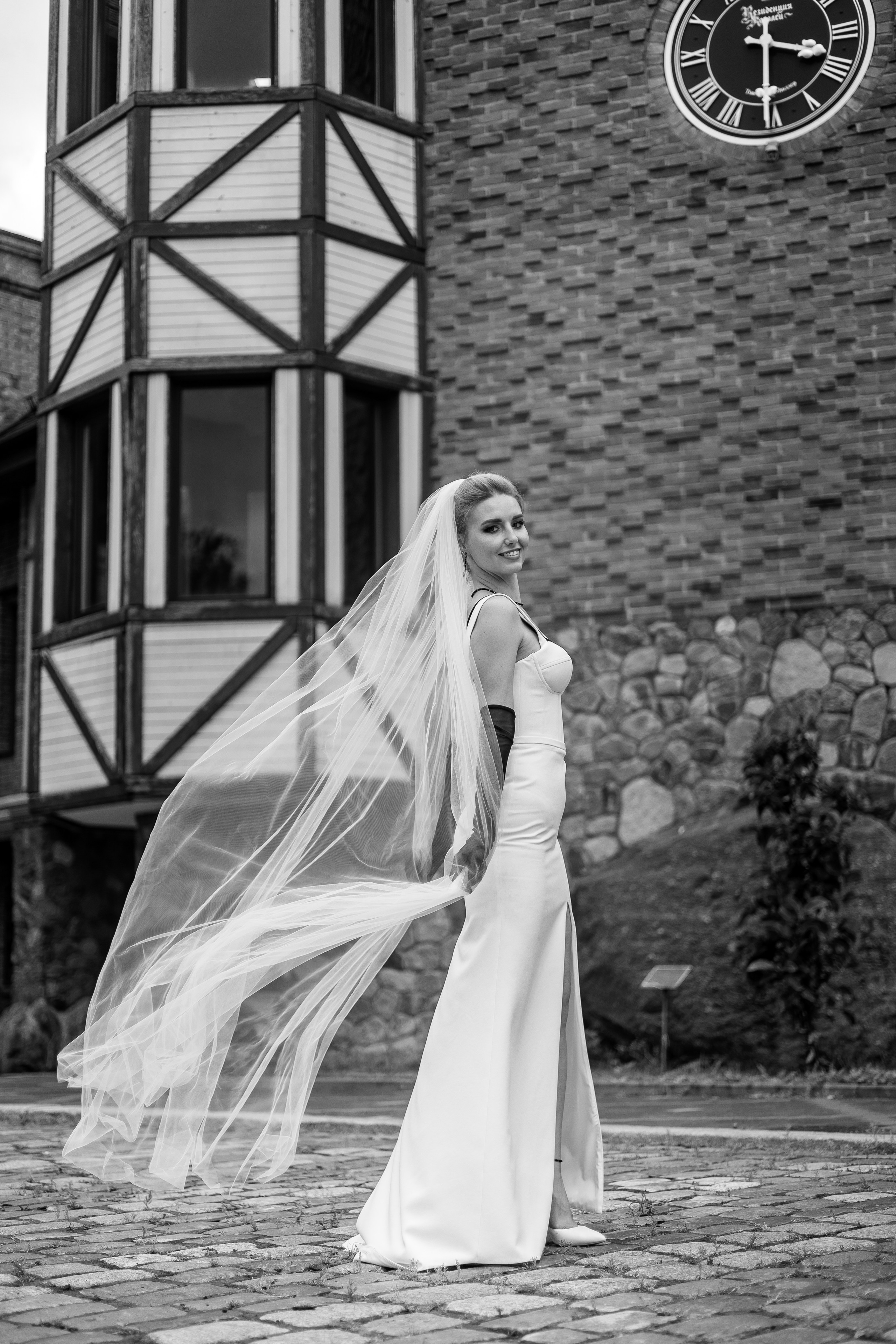 Евгений Саранцев, президент мотоклуба «Garage 13 MCC» и прекрасная Ирина. Фотограф Елена Медок Калининград