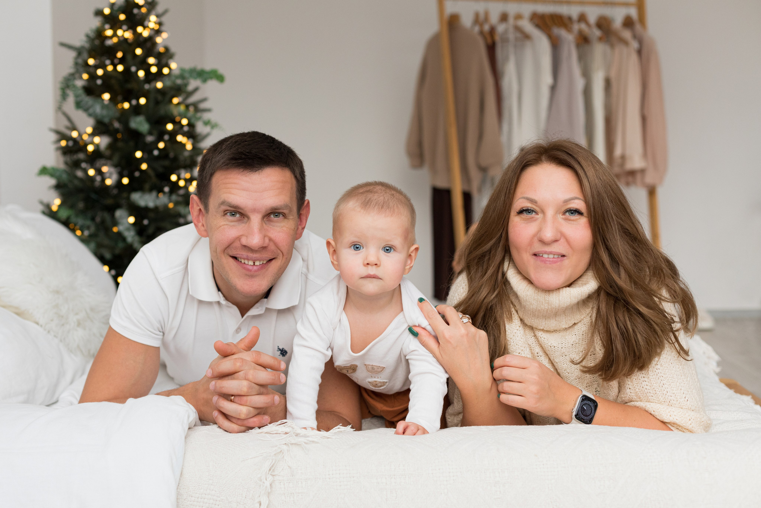 Студийная новогодняя фотосессия семьи. Детский и контент фотограф Надя Волкова Санкт-Петербург