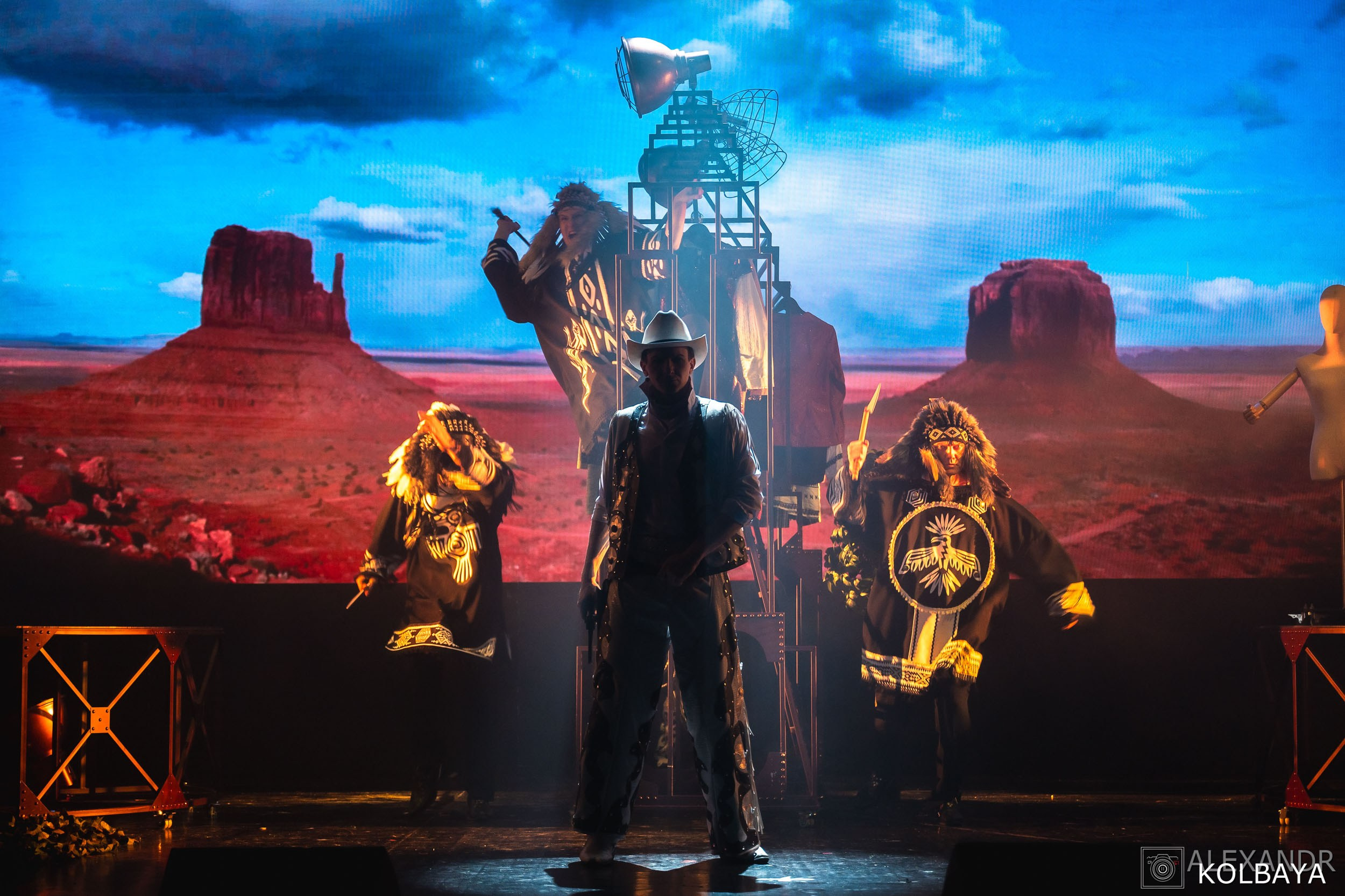 Фотографии со спектакля «Привет, я тетя Чарли». Концертный и театральный репортажный фотограф в Москве Александр Колбая