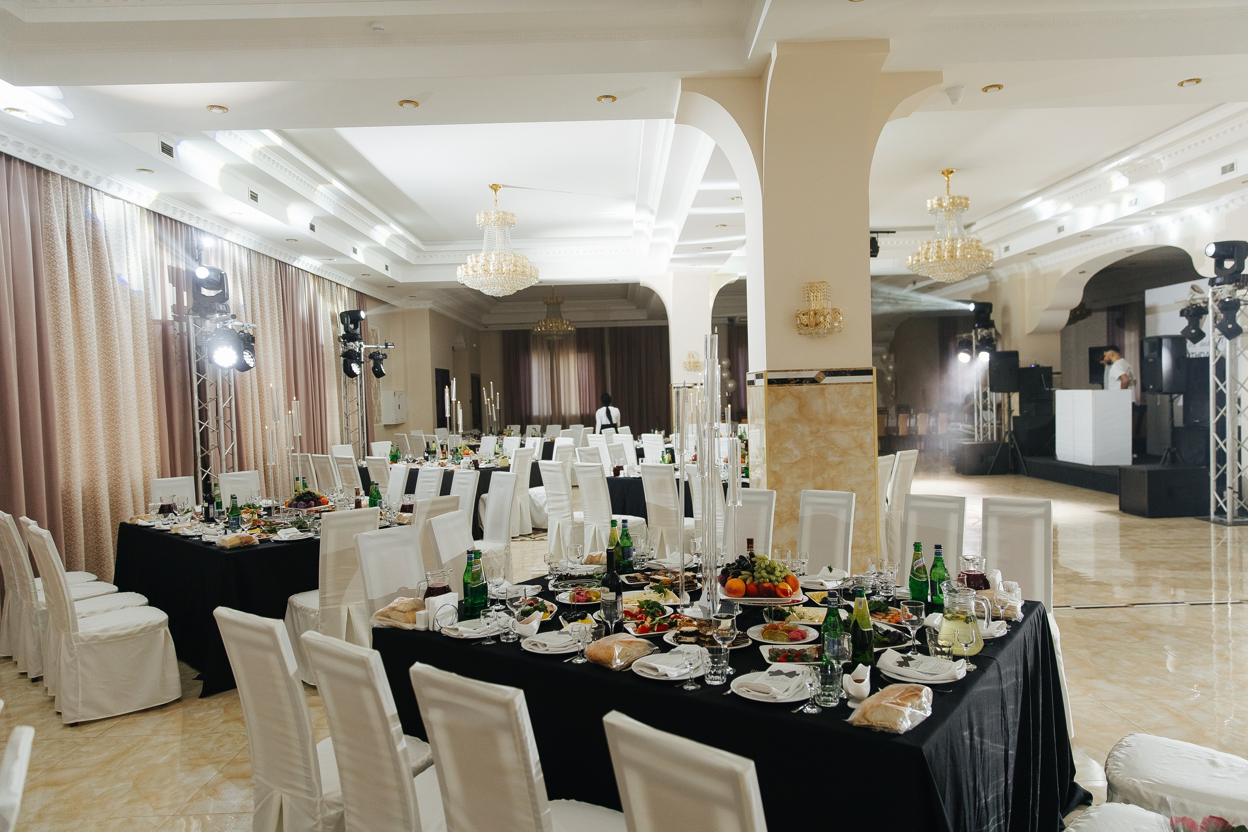 Ани и Назели. 35&5 День рождения, «Янтарь». Фотограф в Красноярске Надежда Воскресенская