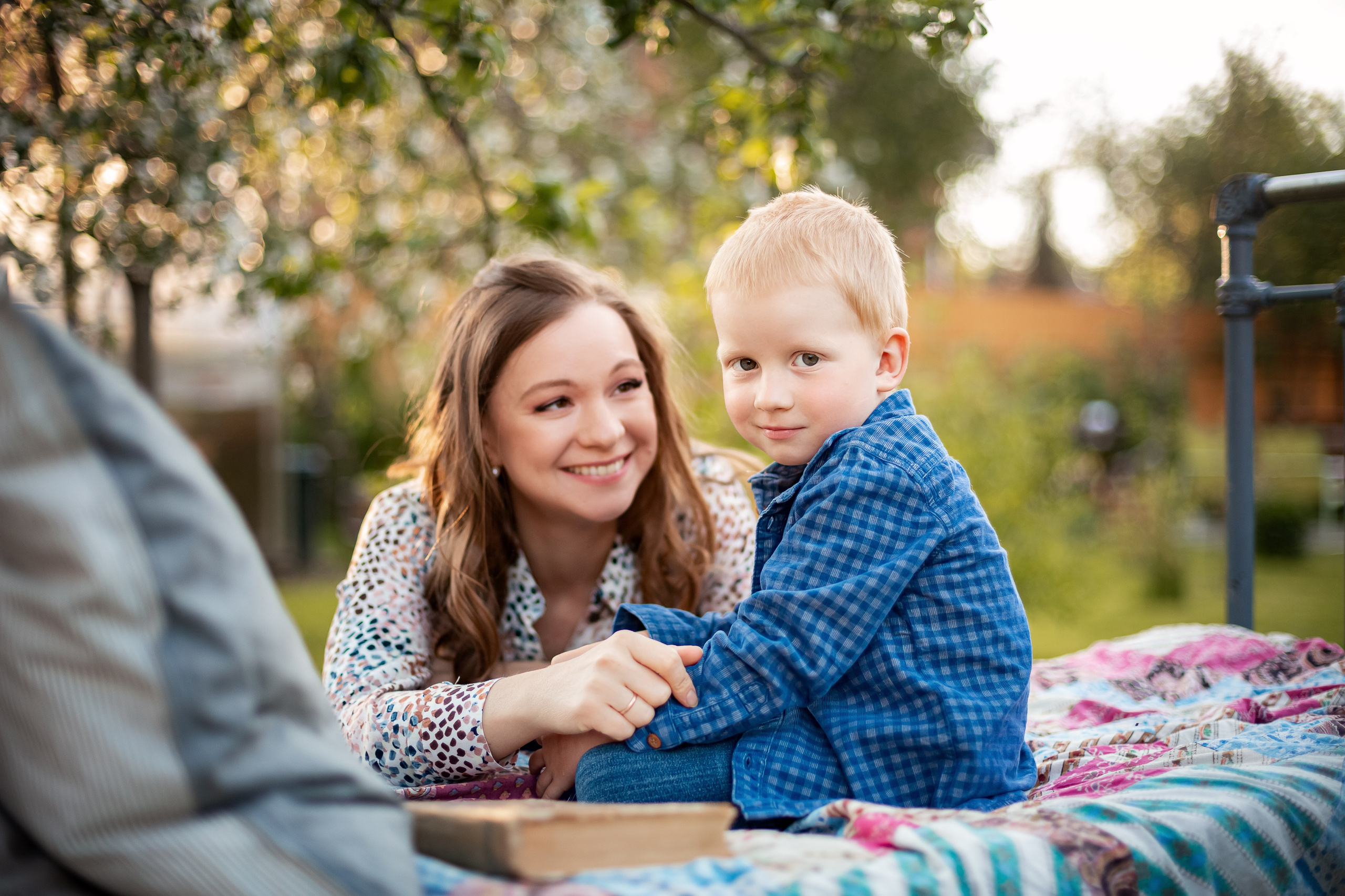 Цветущие яблони. Олеся, Юра и Федя. Семейный и детский фотограф Комина Елена, Власиха, Одинцово
