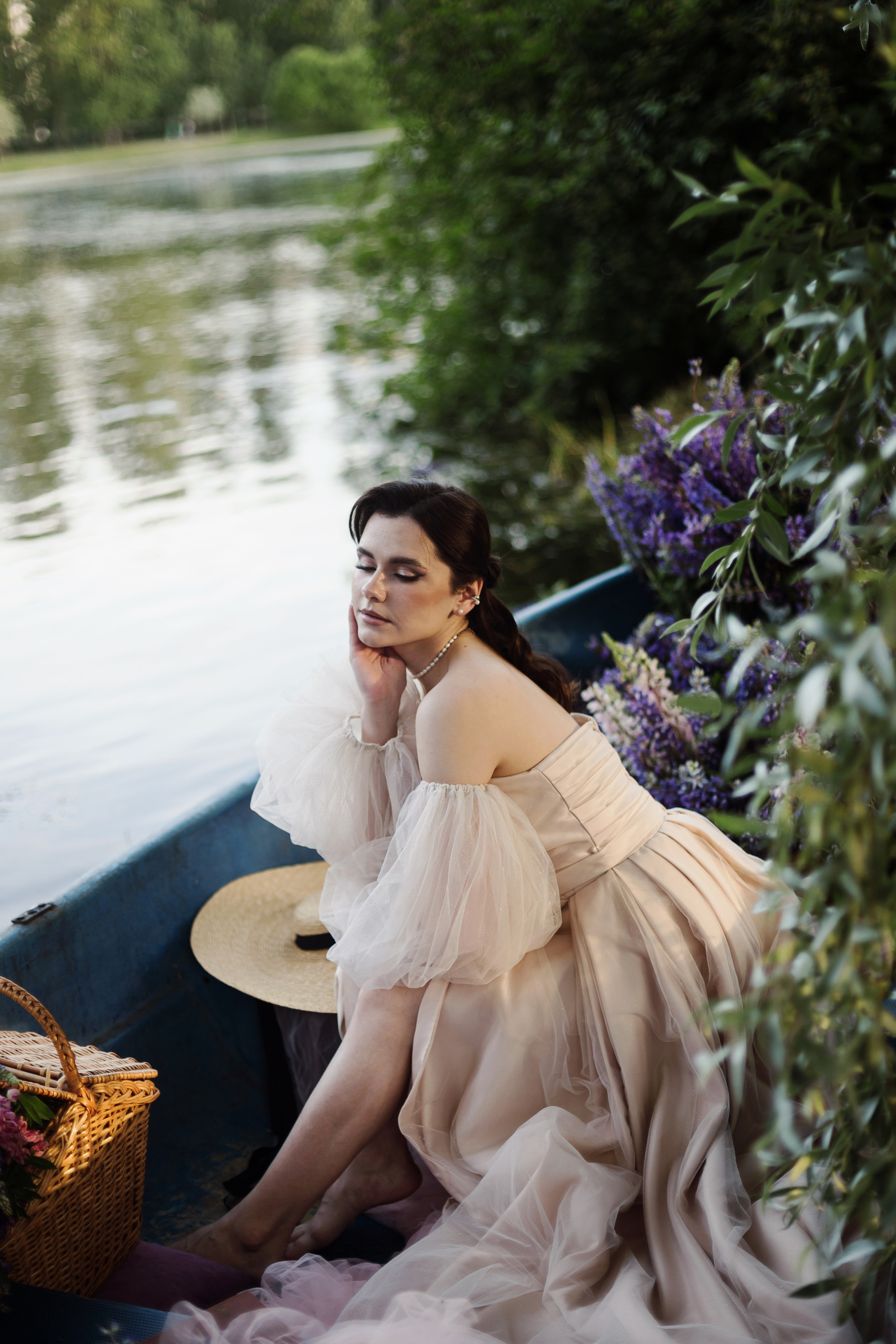 Inst: Md: @aldruuuz Mua: @kuklius_muah Dress: @studio_of_dresses Org: @creative_photoday Loc: @evgeniya_pyatnitskaya