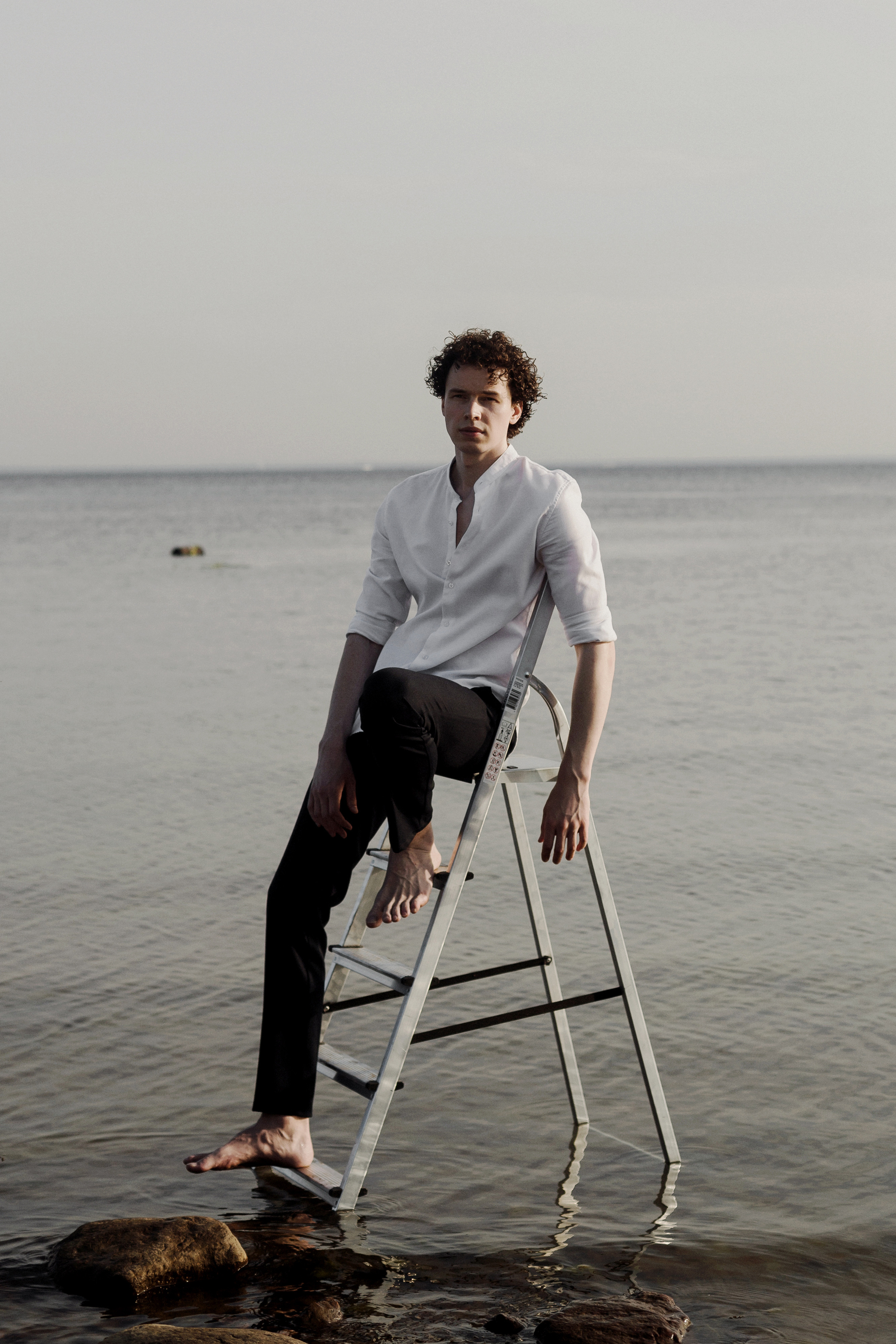 Inst: Md: @uqvivalento Org: @divine_photoproject