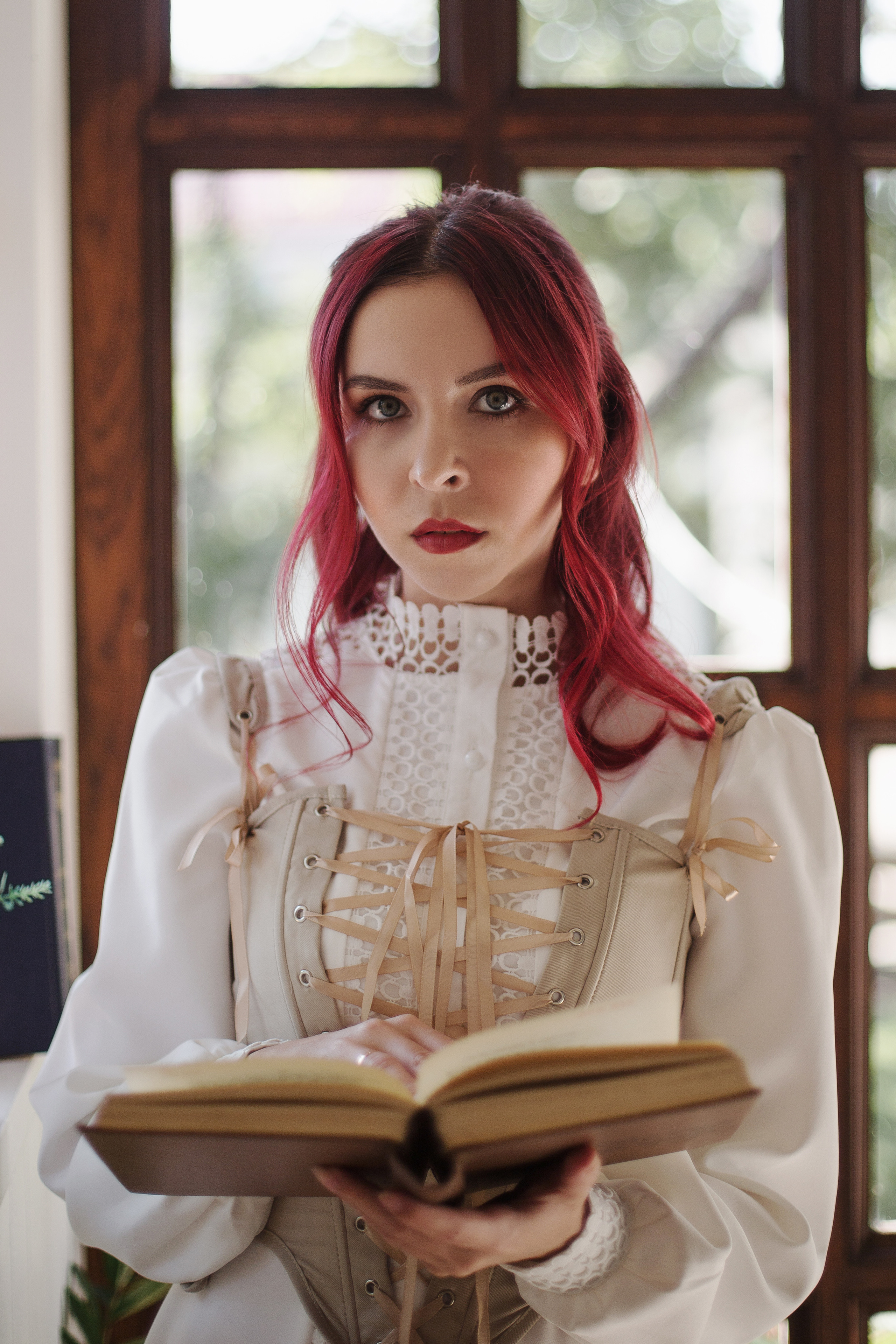 Inst: Md: @rom.viki Mua: @evgenia_makeuphair Org: @creative_photoday Loc: @leonadacha