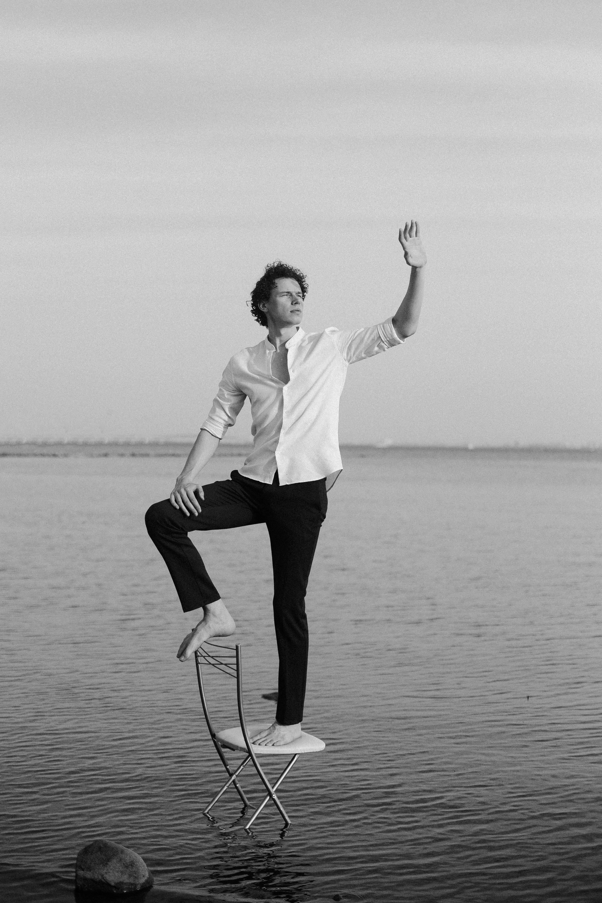 Inst: Md: @uqvivalento Org: @divine_photoproject