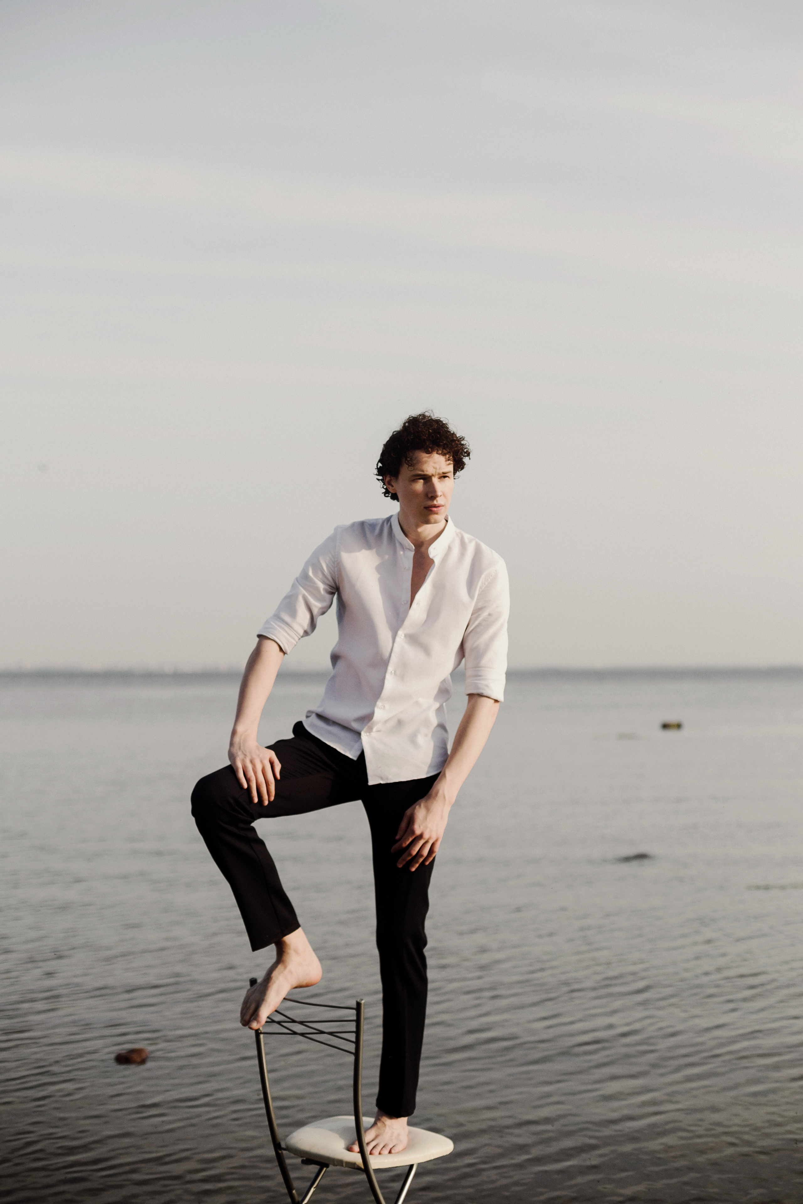 Inst: Md: @uqvivalento Org: @divine_photoproject