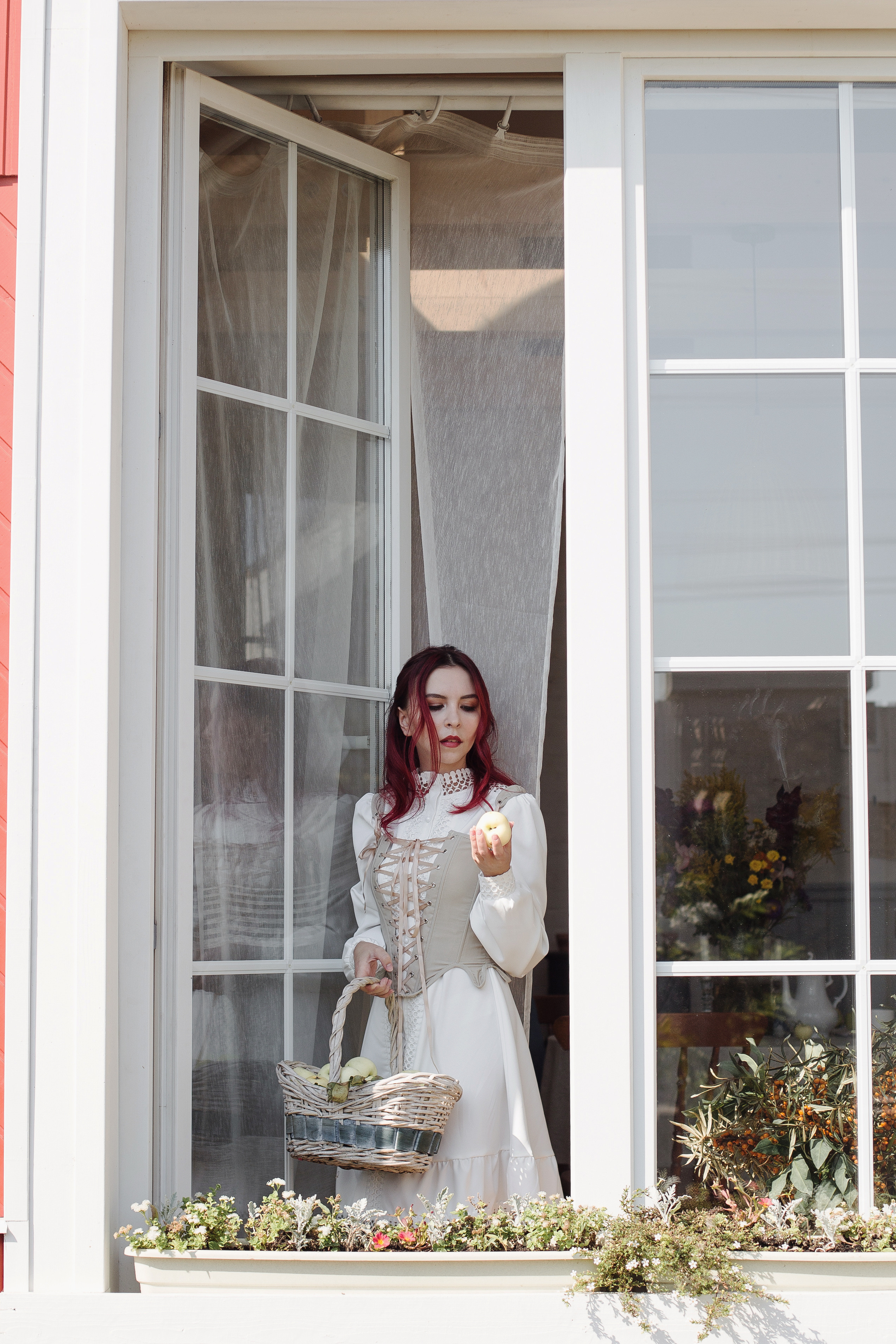 Inst: Md: @rom.viki Mua: @evgenia_makeuphair Org: @creative_photoday Loc: @leonadacha