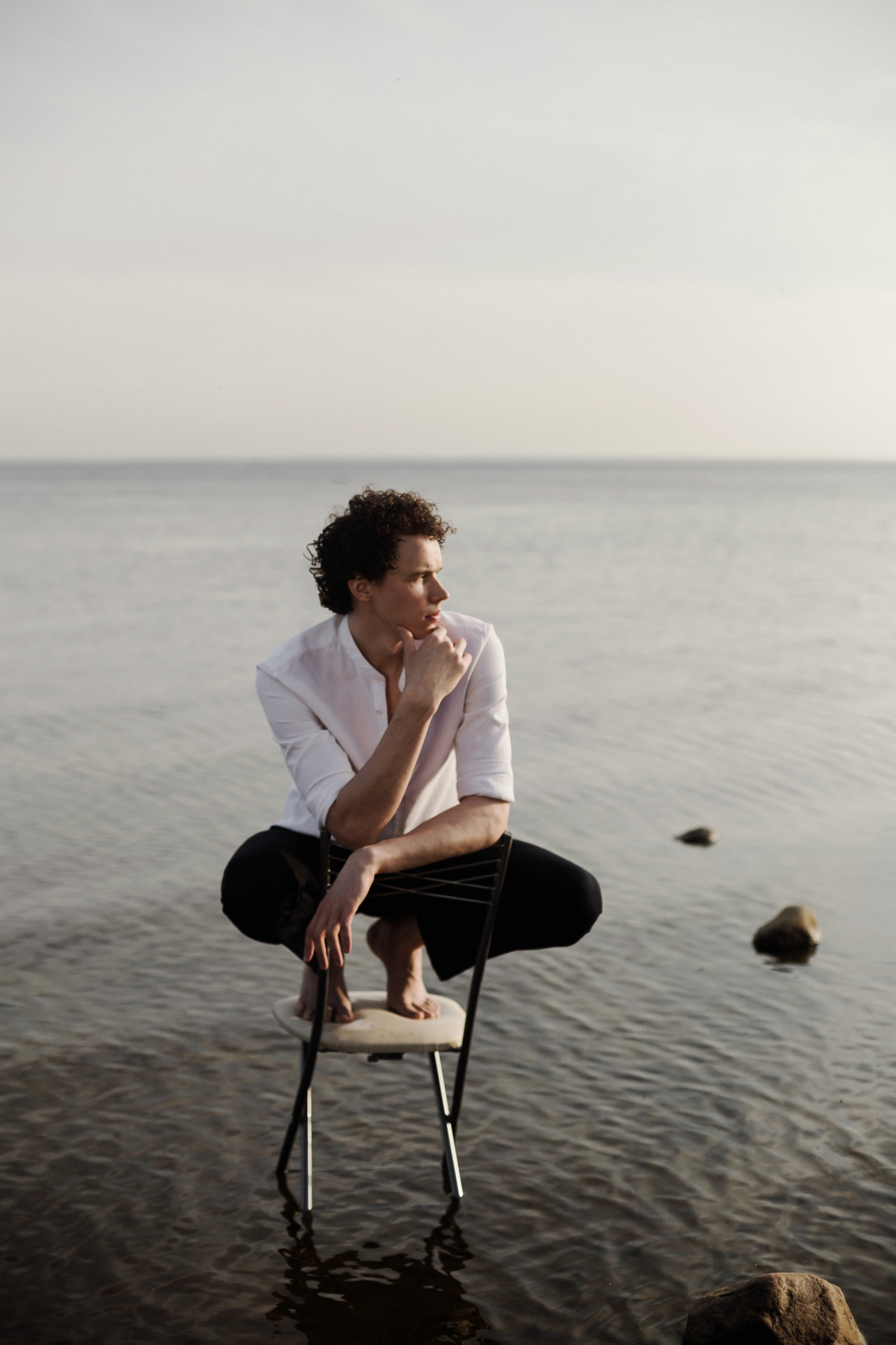 Inst: Md: @uqvivalento Org: @divine_photoproject