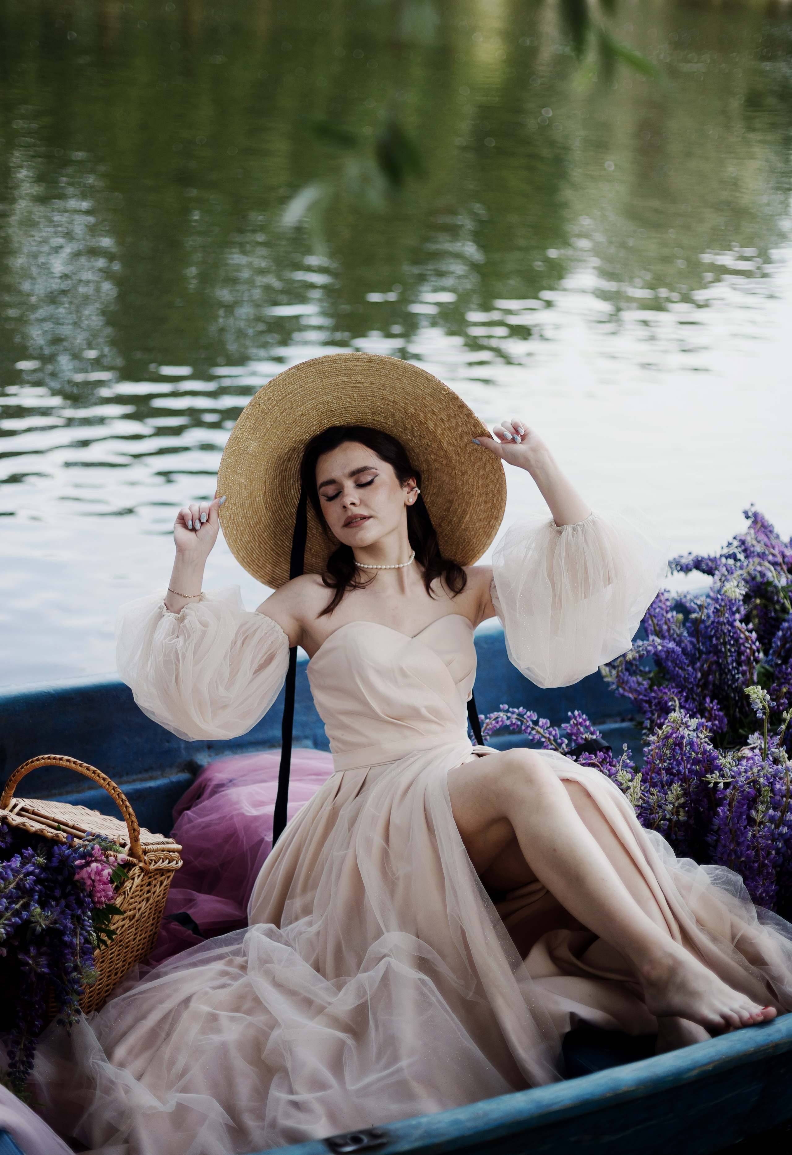 Inst: Md: @aldruuuz Mua: @kuklius_muah Dress: @studio_of_dresses Org: @creative_photoday Loc: @evgeniya_pyatnitskaya