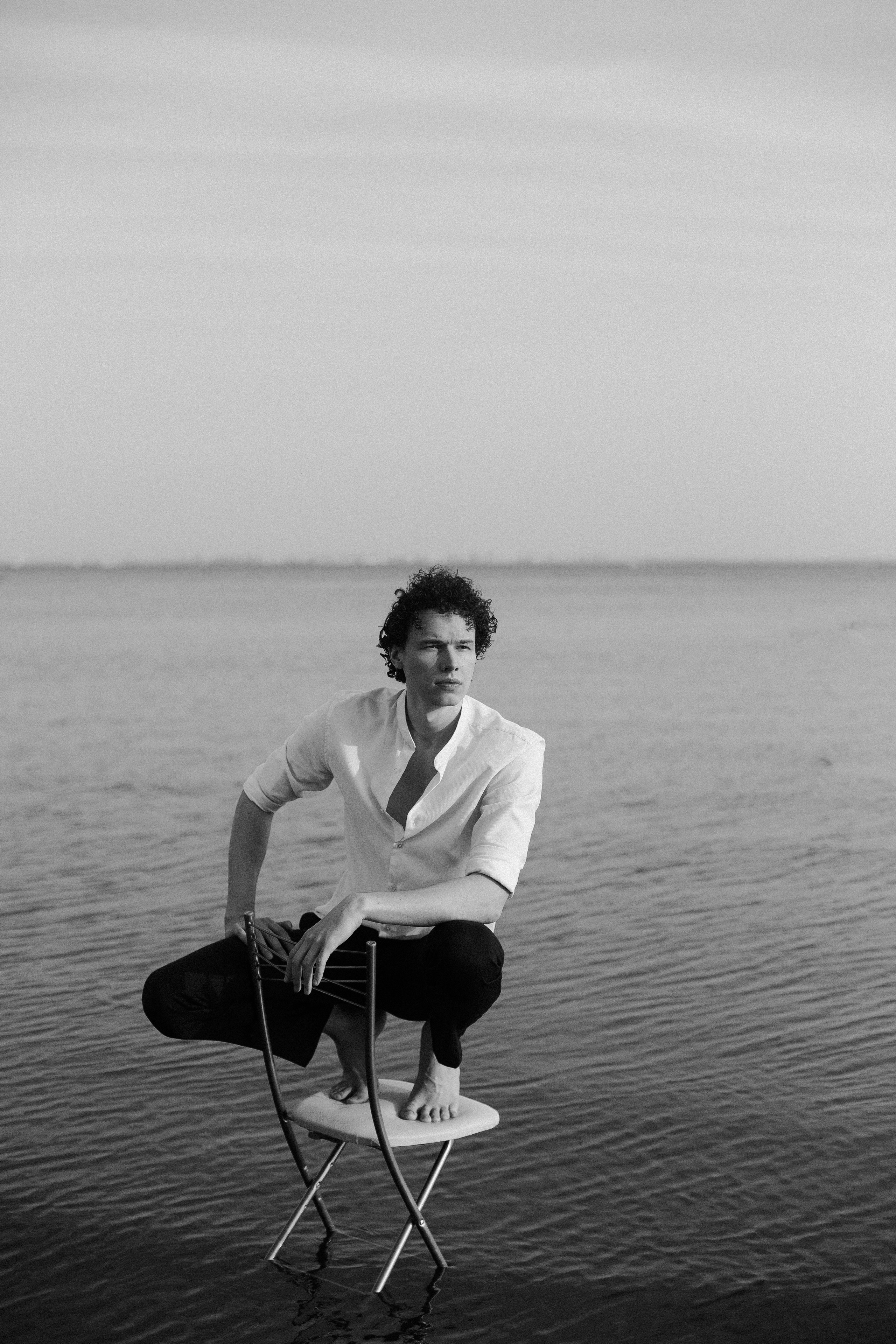 Inst: Md: @uqvivalento Org: @divine_photoproject