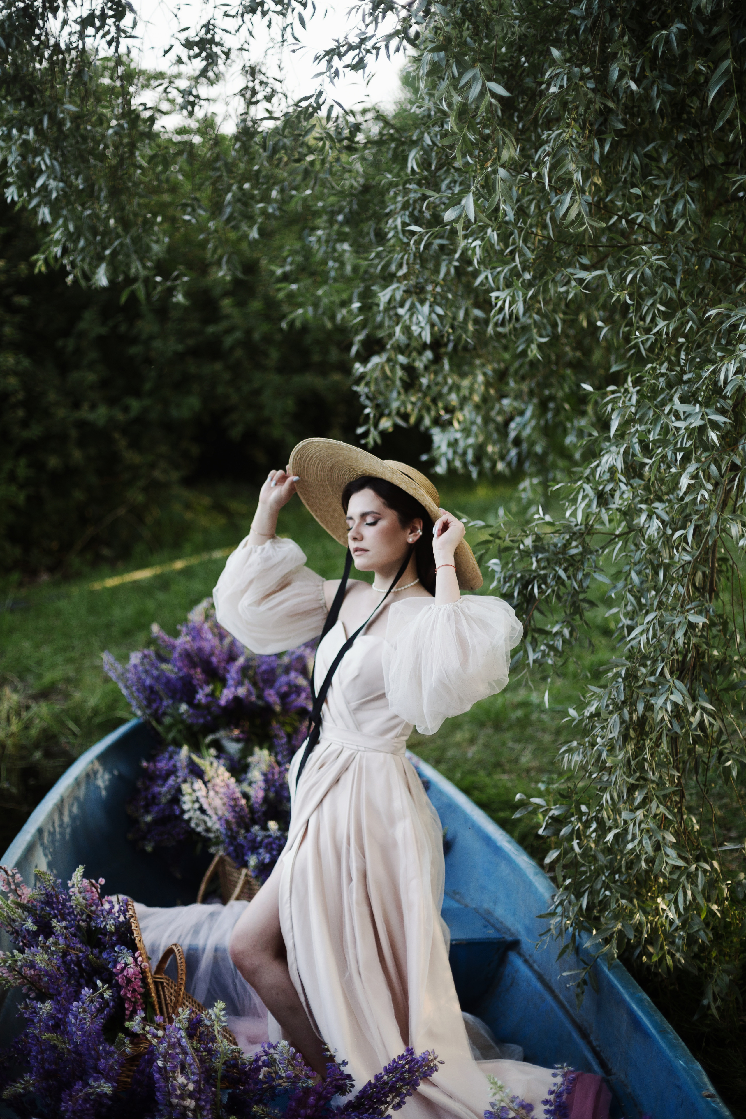 Inst: Md: @aldruuuz Mua: @kuklius_muah Dress: @studio_of_dresses Org: @creative_photoday Loc: @evgeniya_pyatnitskaya