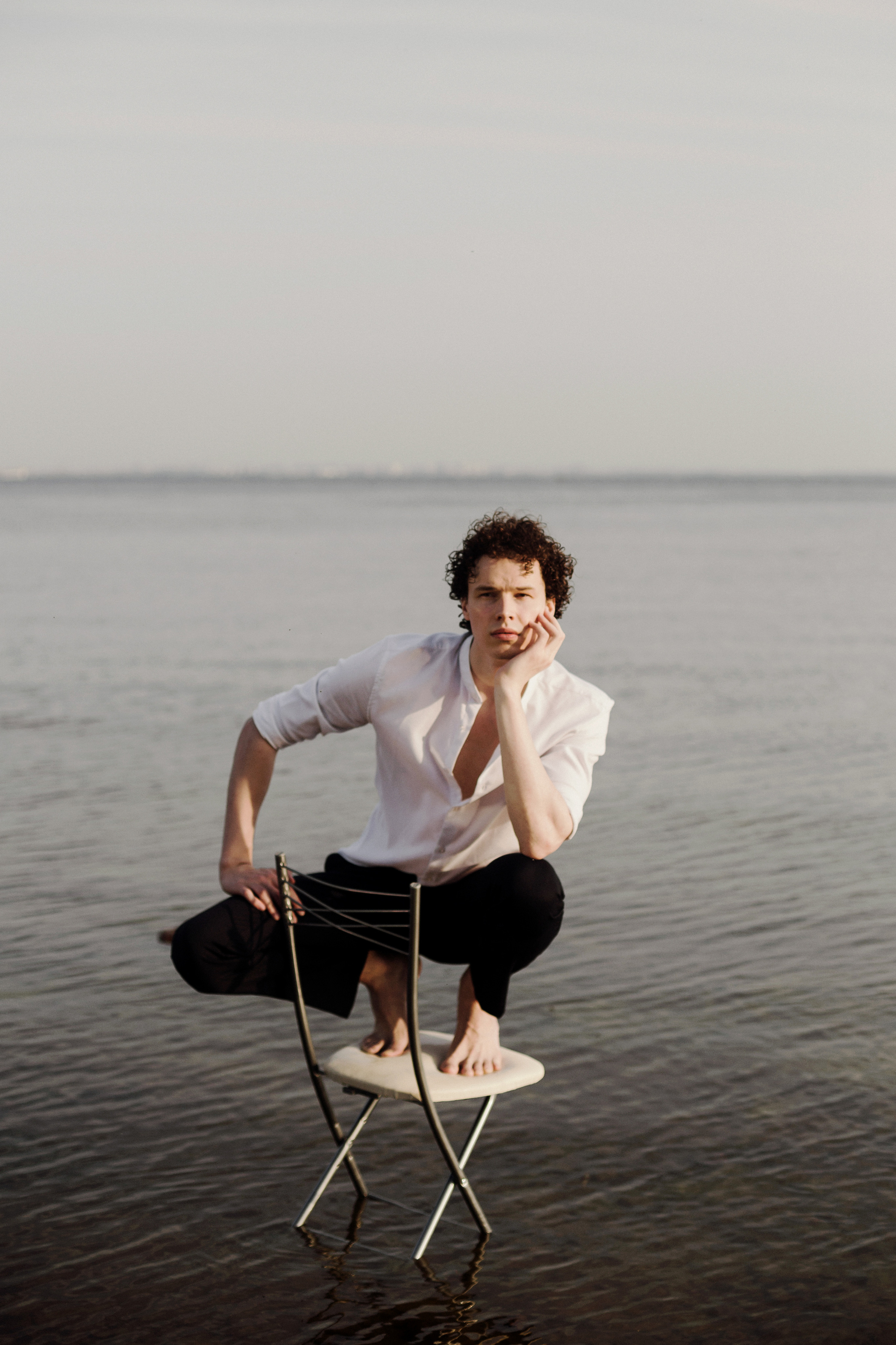 Inst: Md: @uqvivalento Org: @divine_photoproject