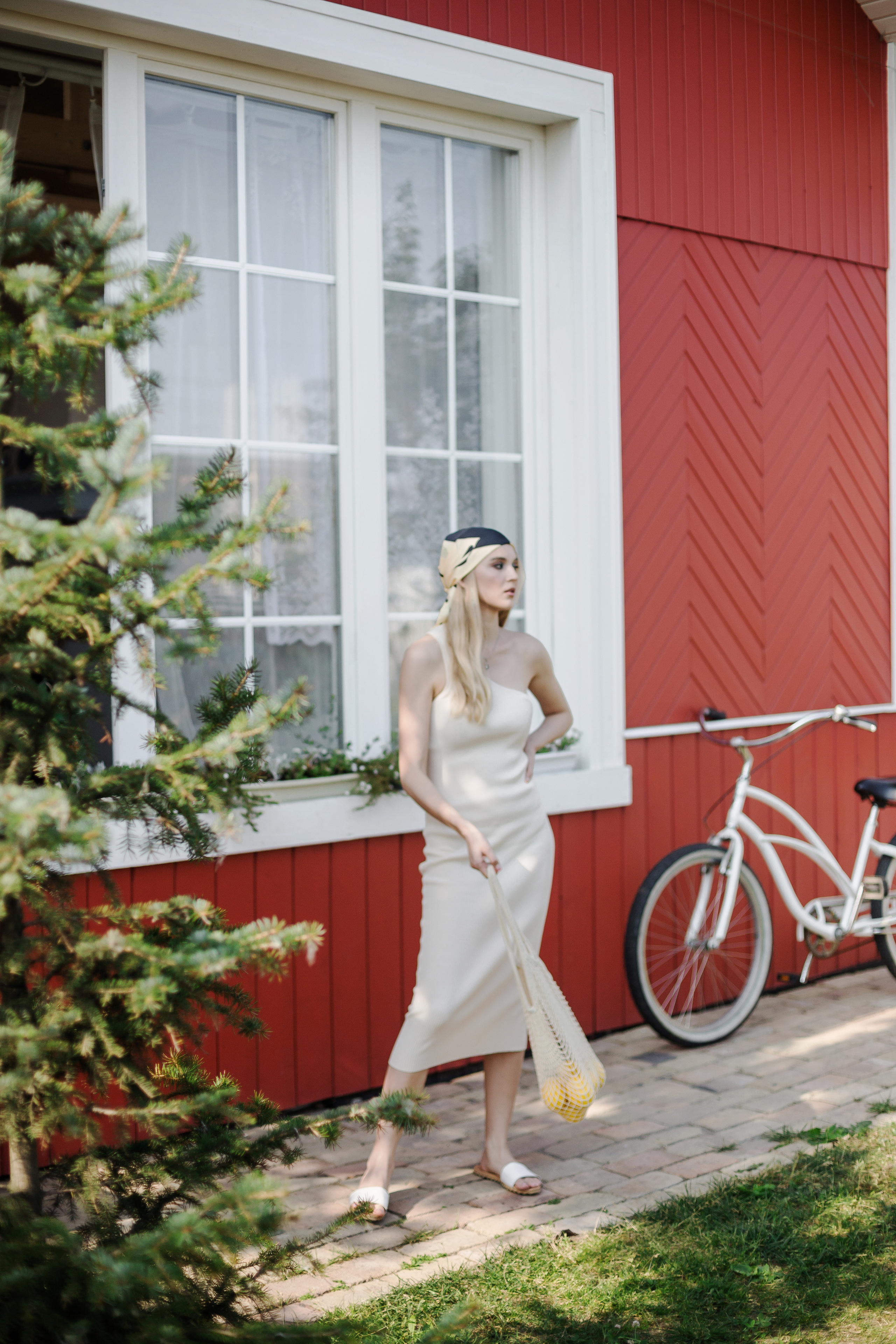 Inst: Md: @ellkomakup_ Mua: @ellkomakup_  Org: @creative_photoday Loc: @leonadacha