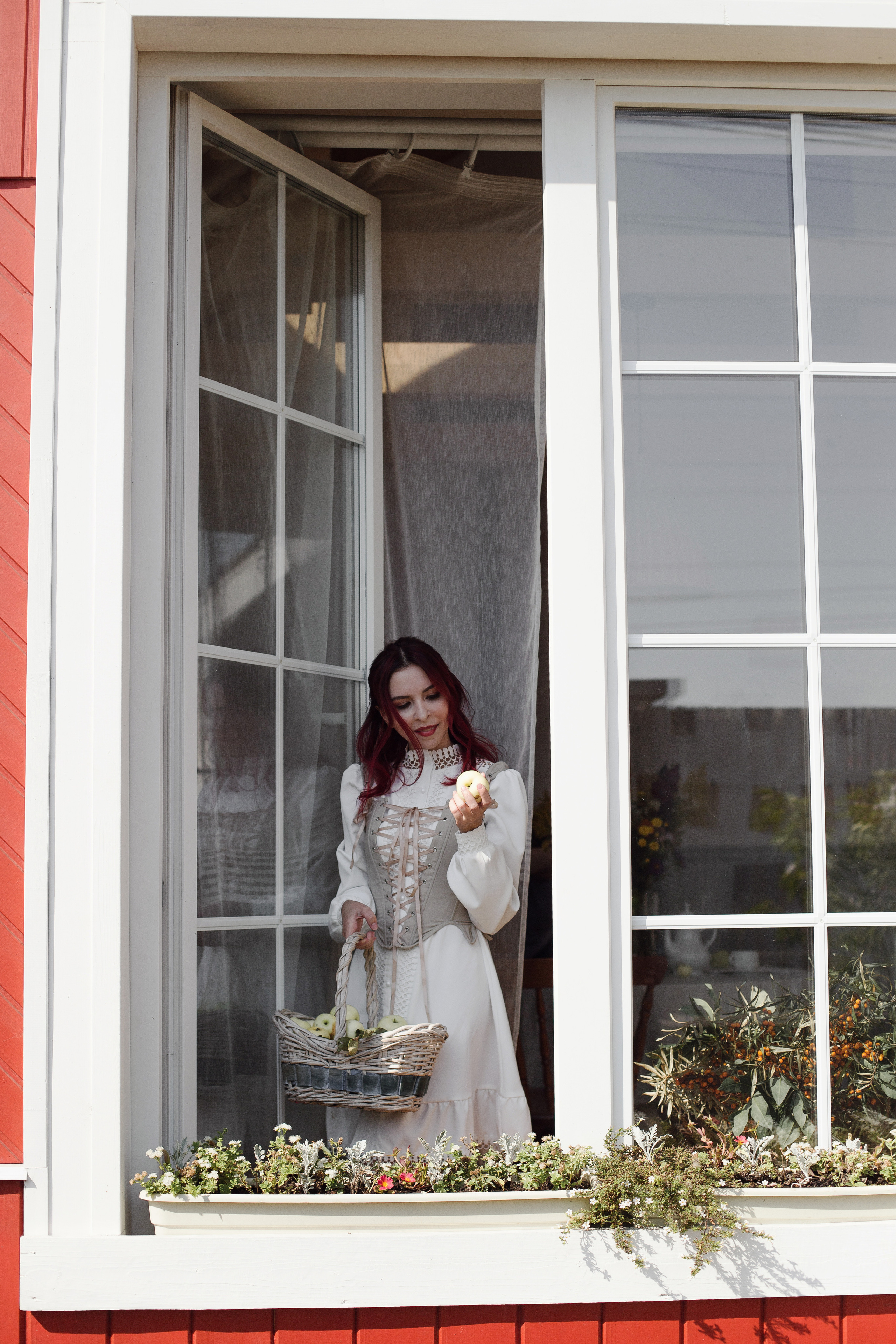 Inst: Md: @rom.viki Mua: @evgenia_makeuphair Org: @creative_photoday Loc: @leonadacha