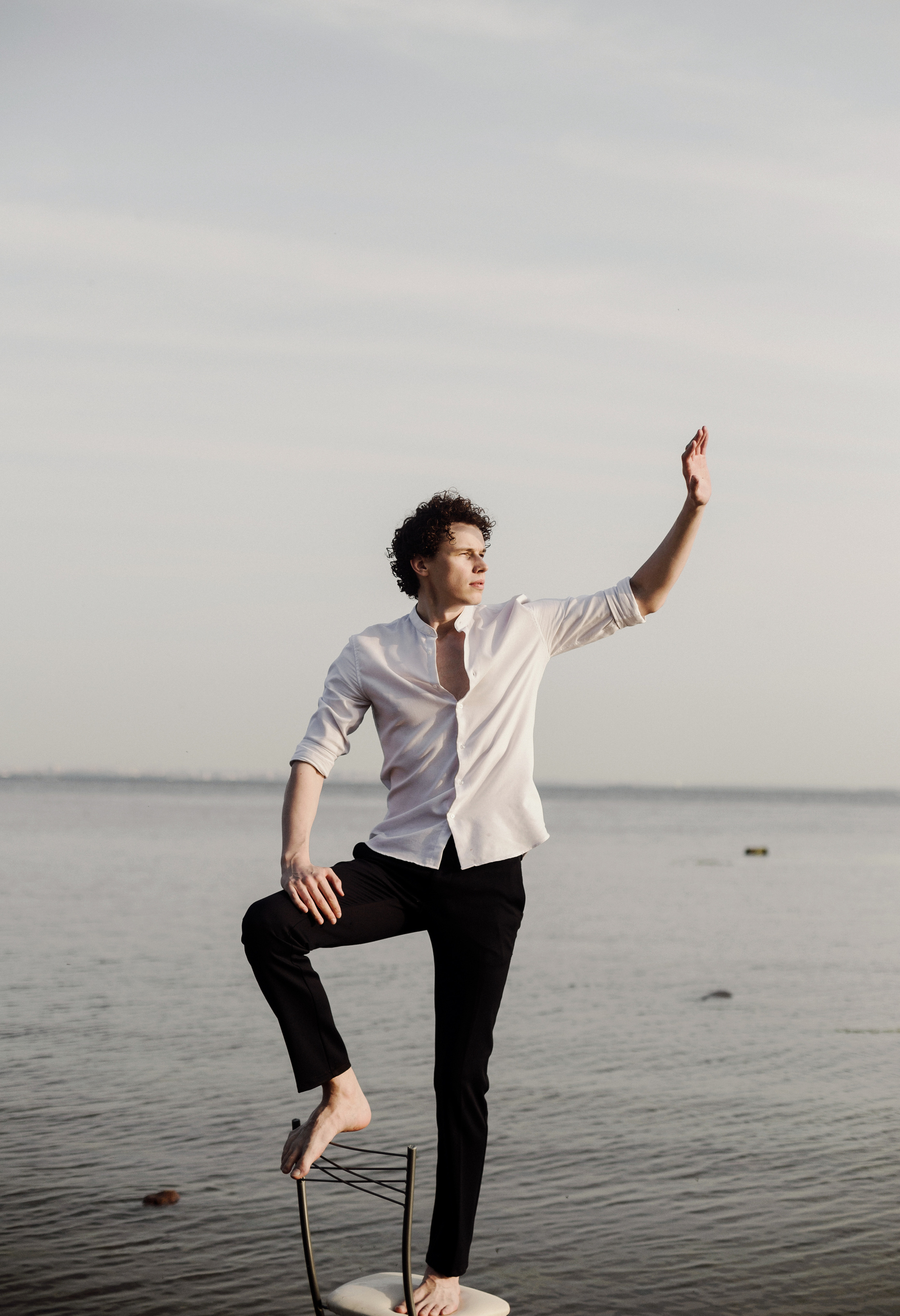 Inst: Md: @uqvivalento Org: @divine_photoproject