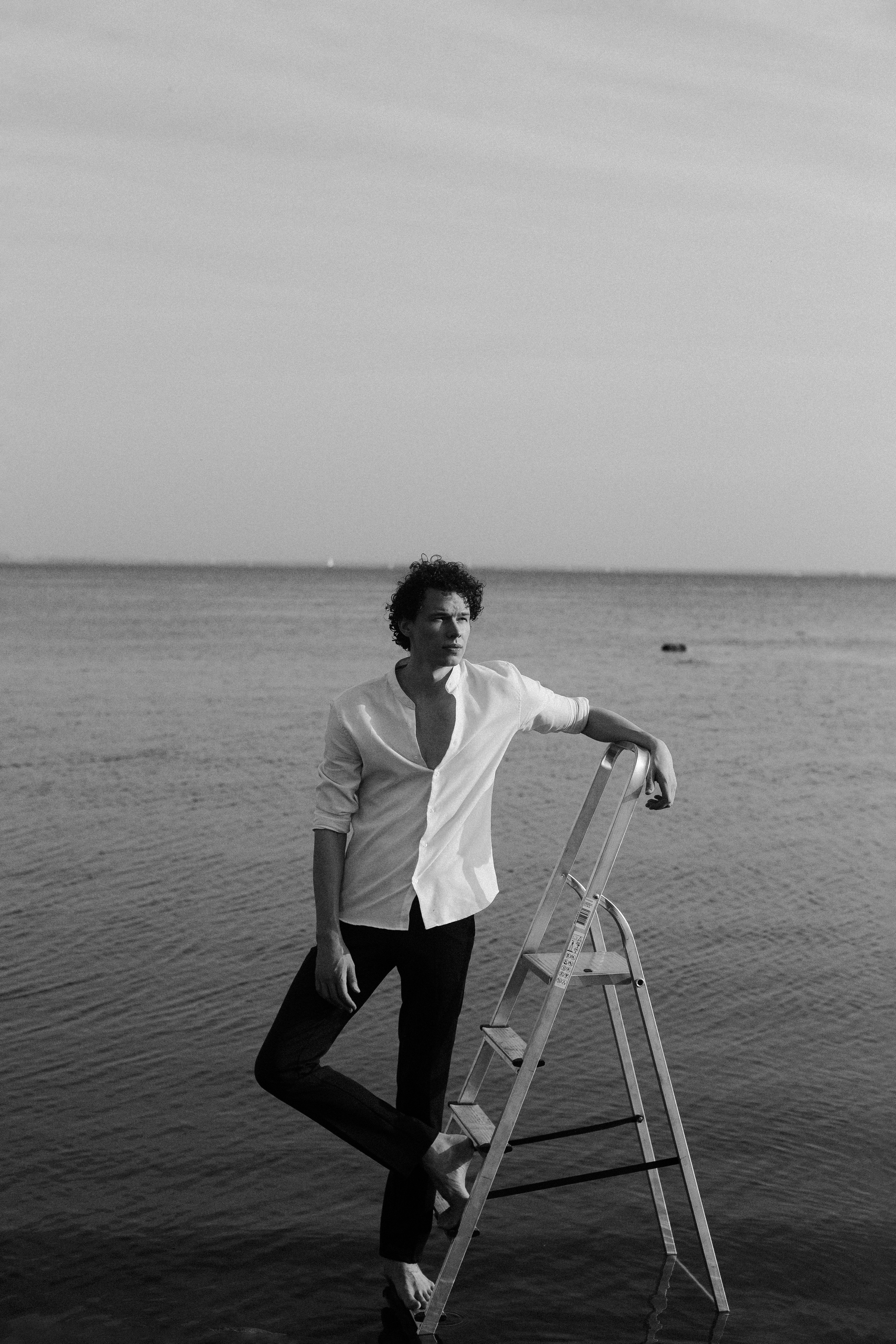 Inst: Md: @uqvivalento Org: @divine_photoproject