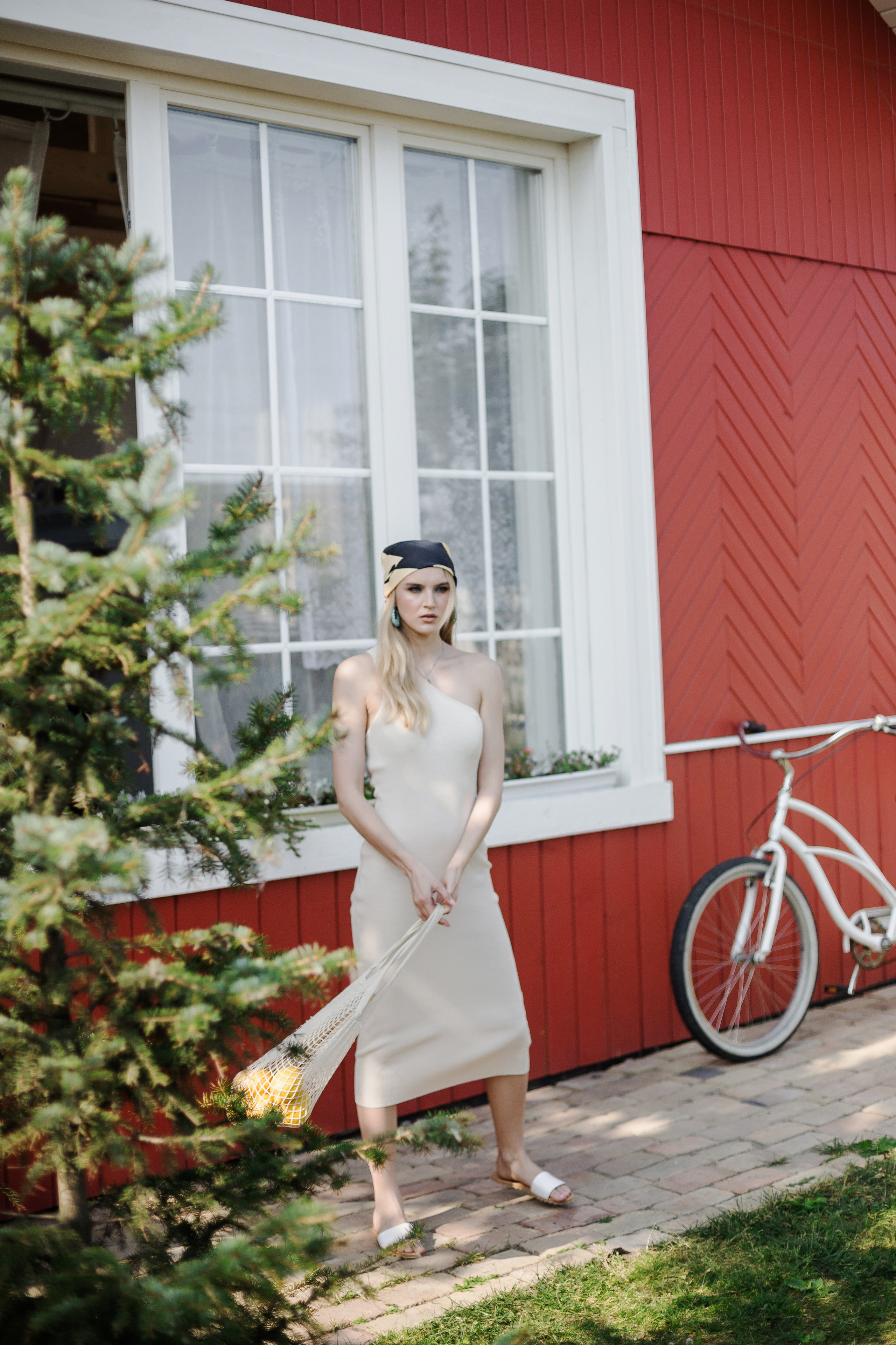 Inst: Md: @ellkomakup_ Mua: @ellkomakup_  Org: @creative_photoday Loc: @leonadacha