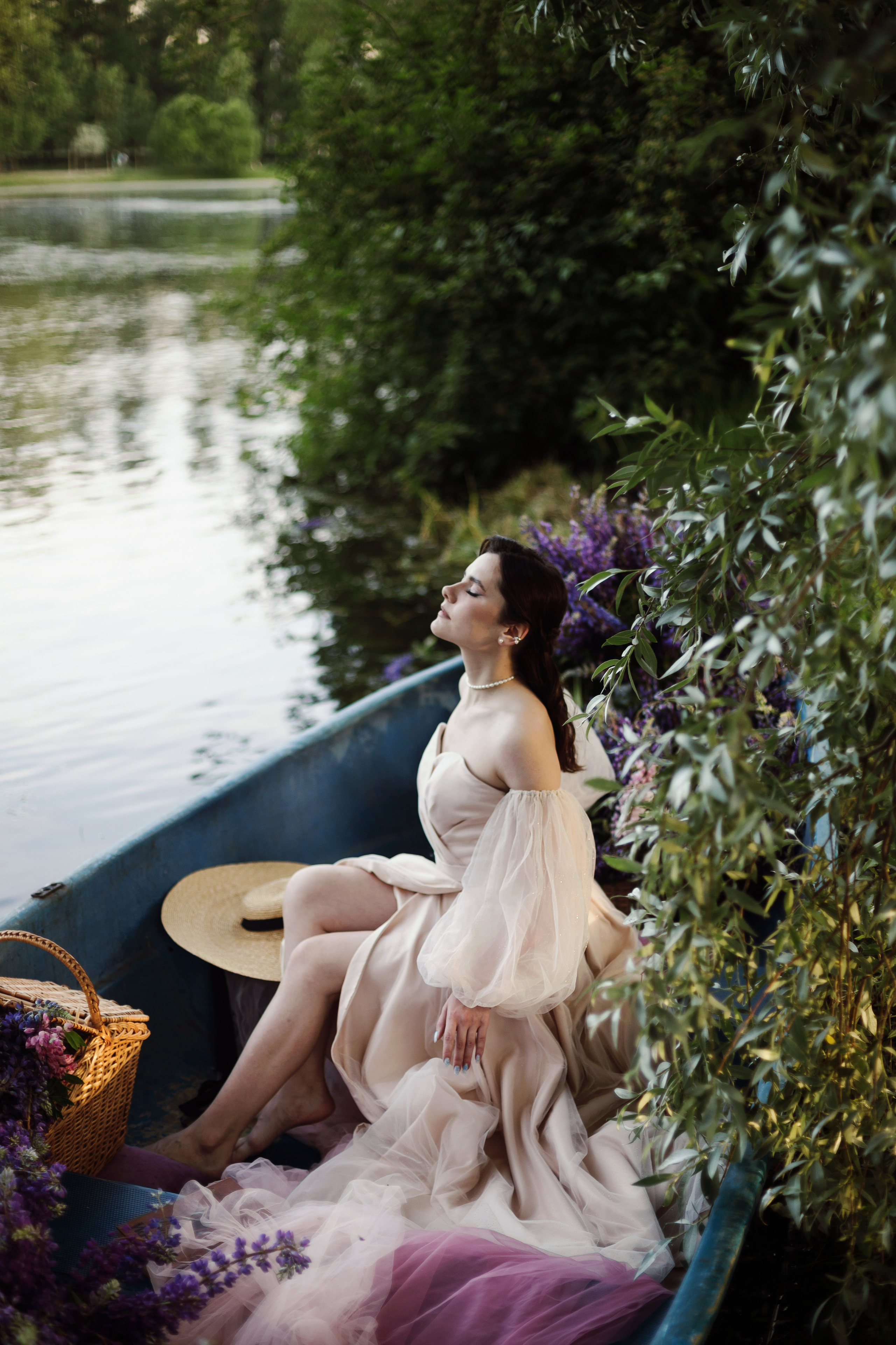 Inst: Md: @aldruuuz Mua: @kuklius_muah Dress: @studio_of_dresses Org: @creative_photoday Loc: @evgeniya_pyatnitskaya