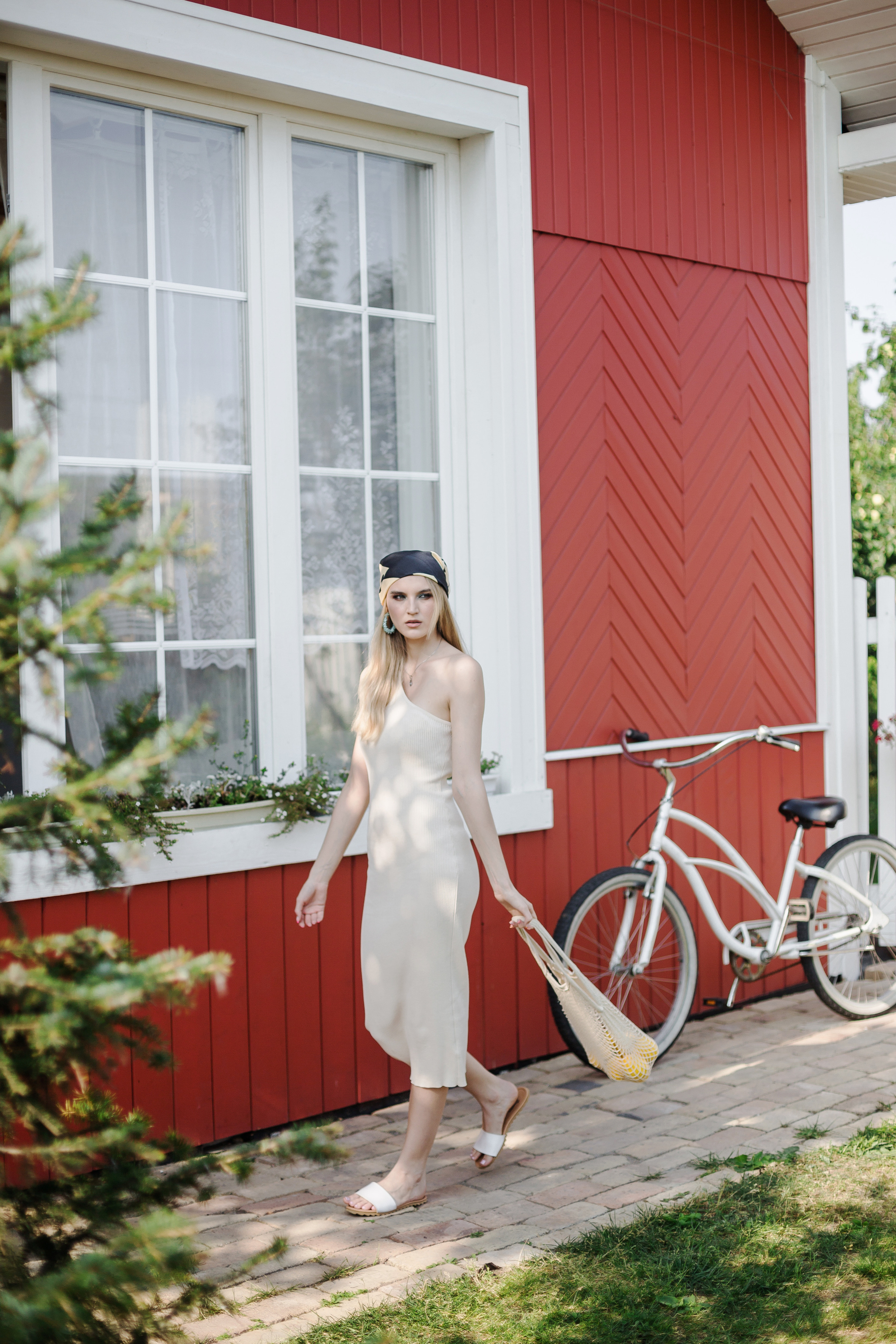 Inst: Md: @ellkomakup_ Mua: @ellkomakup_  Org: @creative_photoday Loc: @leonadacha