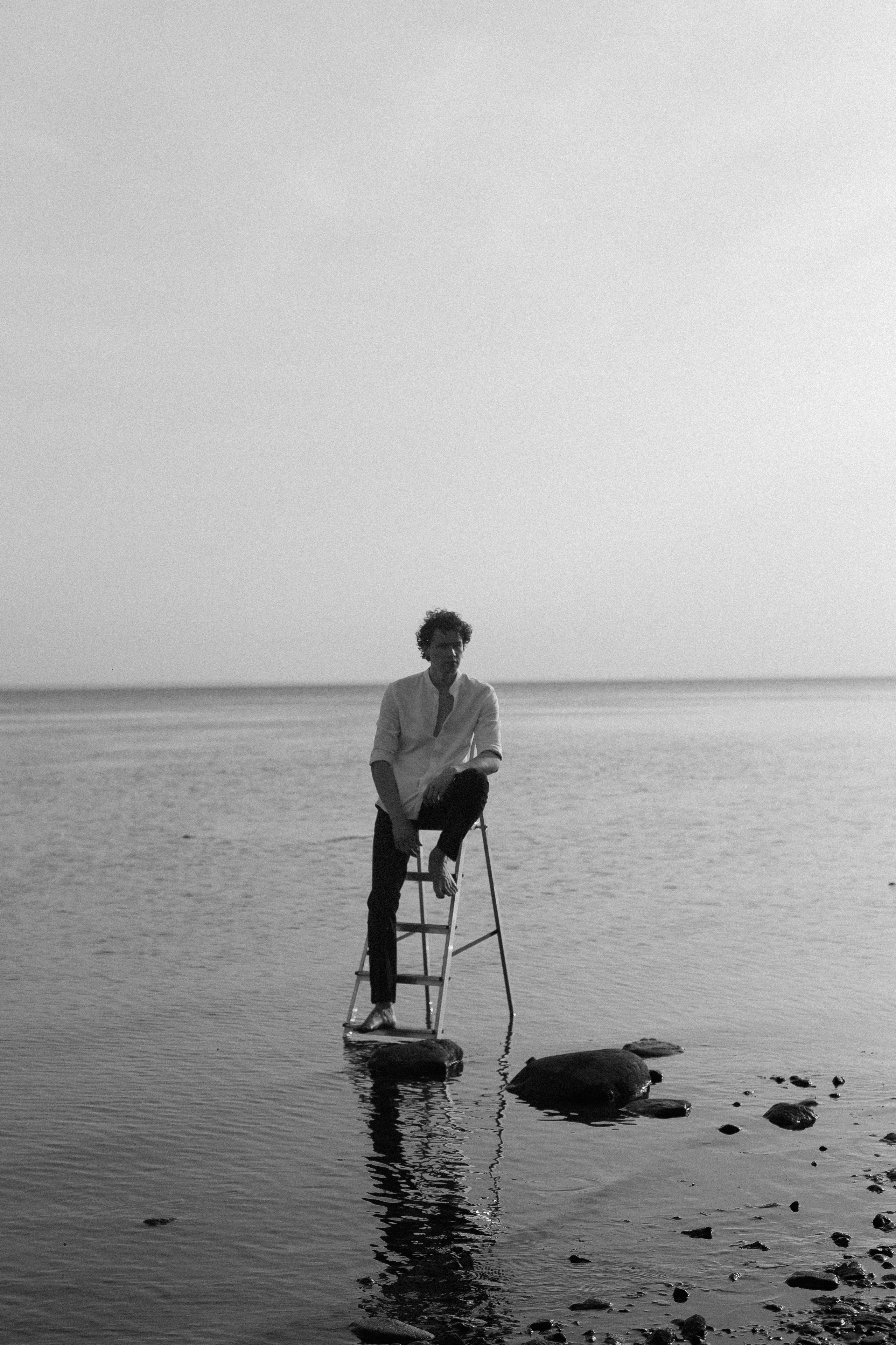 Inst: Md: @uqvivalento Org: @divine_photoproject