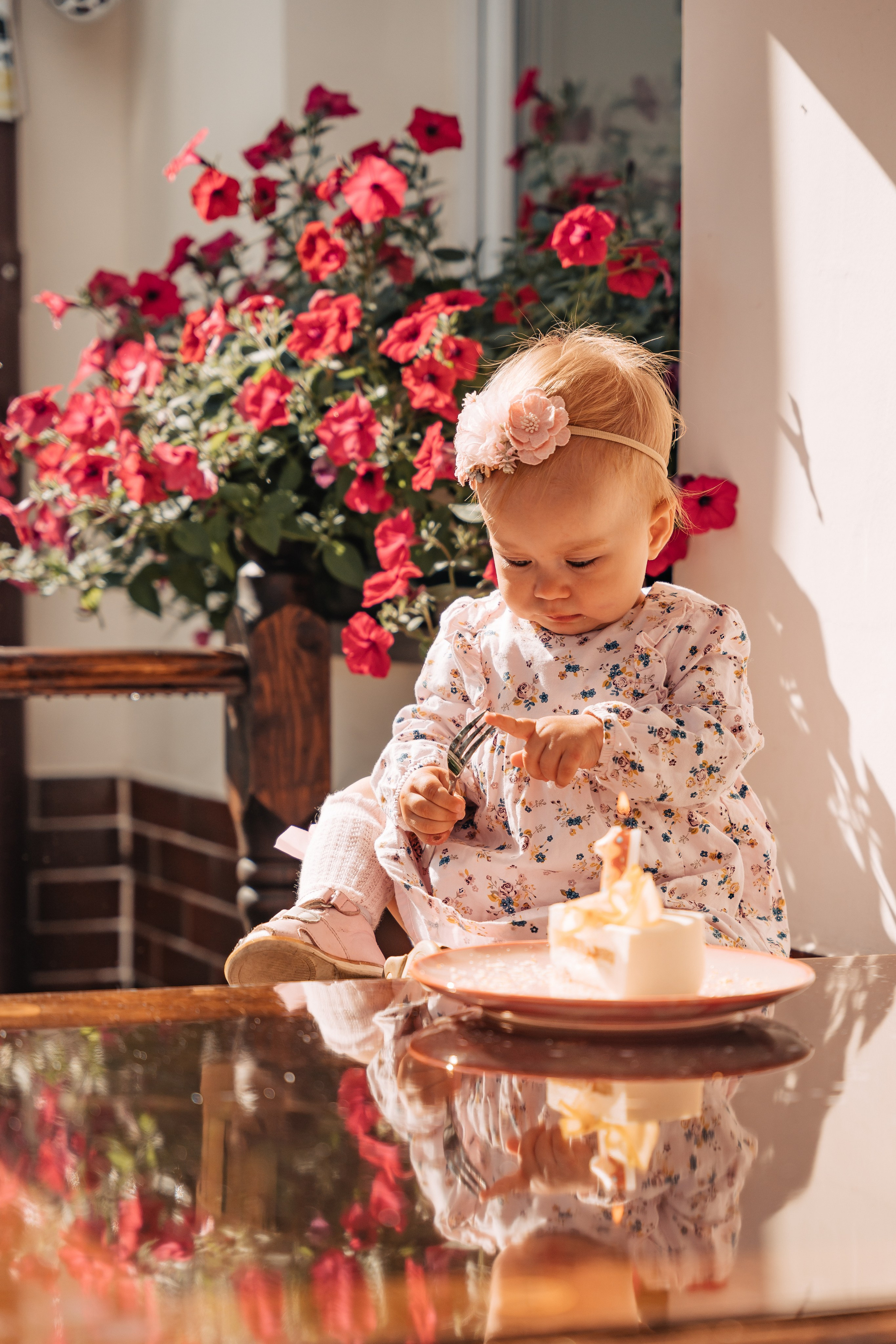 Капитолина и ее 1 годик в прекрасном закате