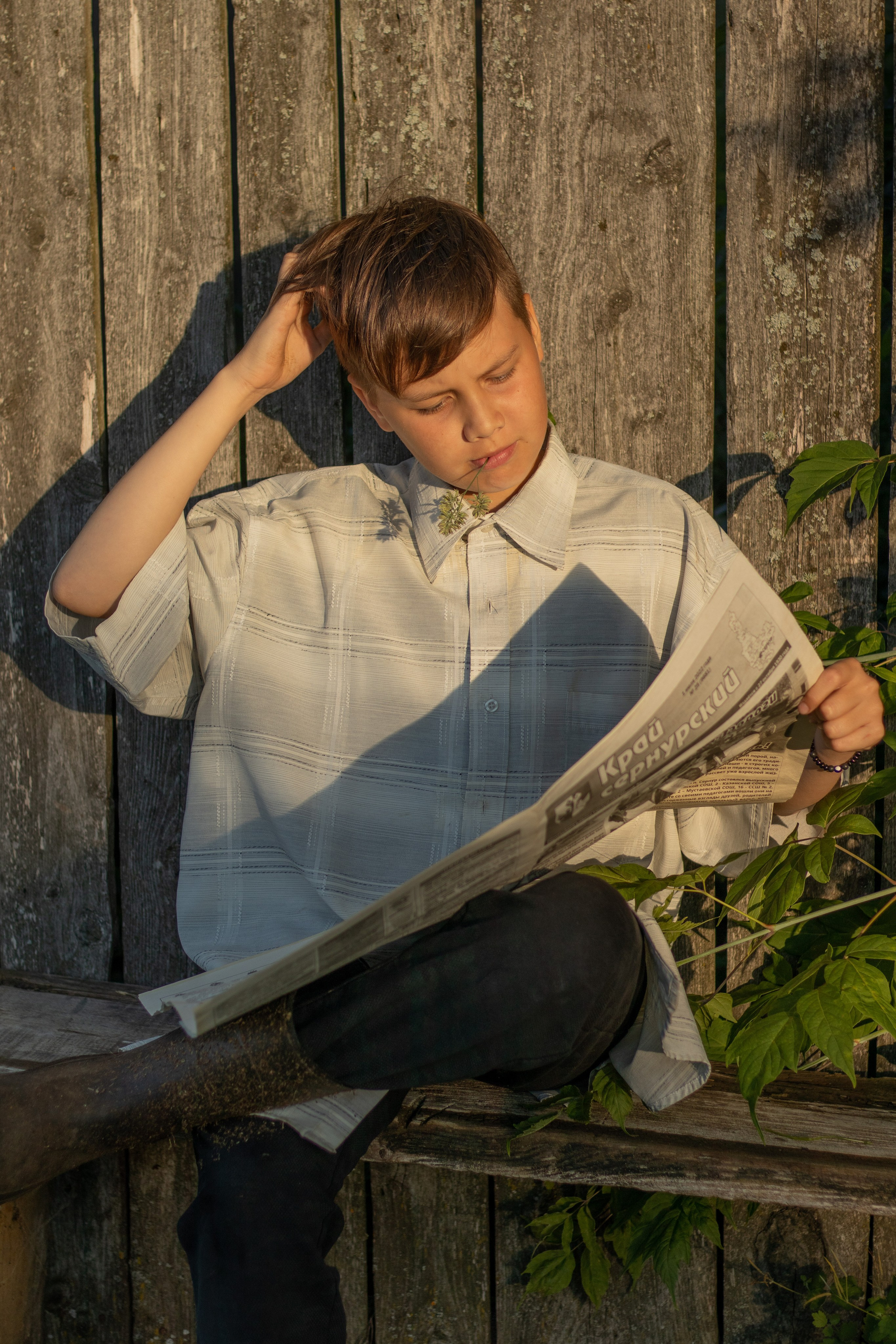 Мальчик с газетой. Серия съемки для бабушки