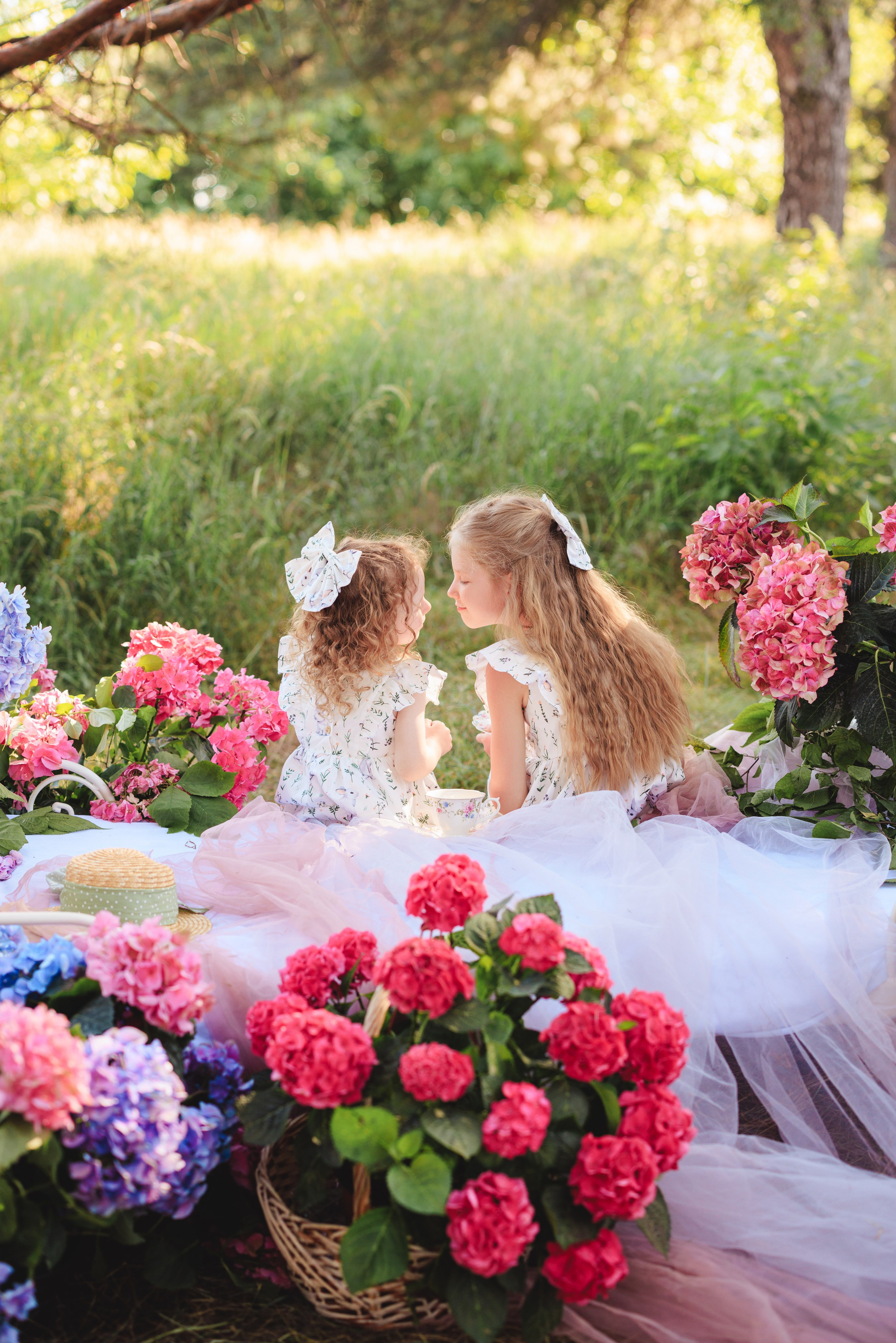 Цветочная кровать с кроликами. Семейный и детский фотограф в Краснодаре Анна Трашкова
