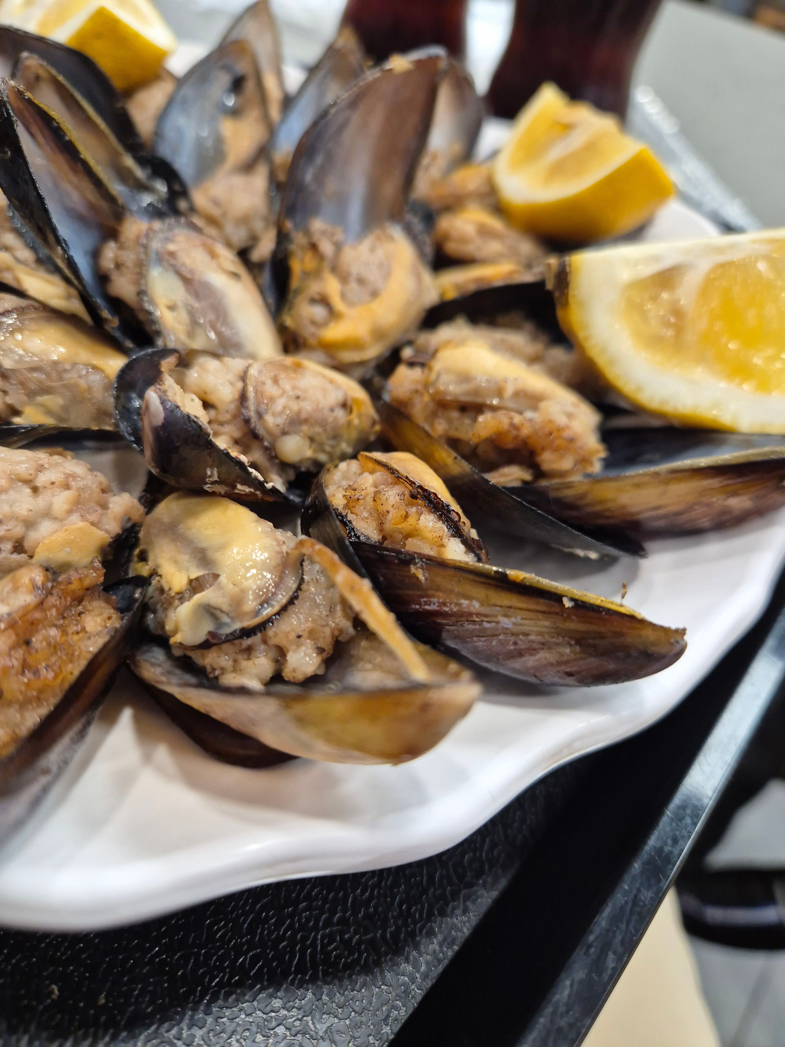 Наконец я нашел вкусные кафе с мидий-долма. Это ооочень вкусно!