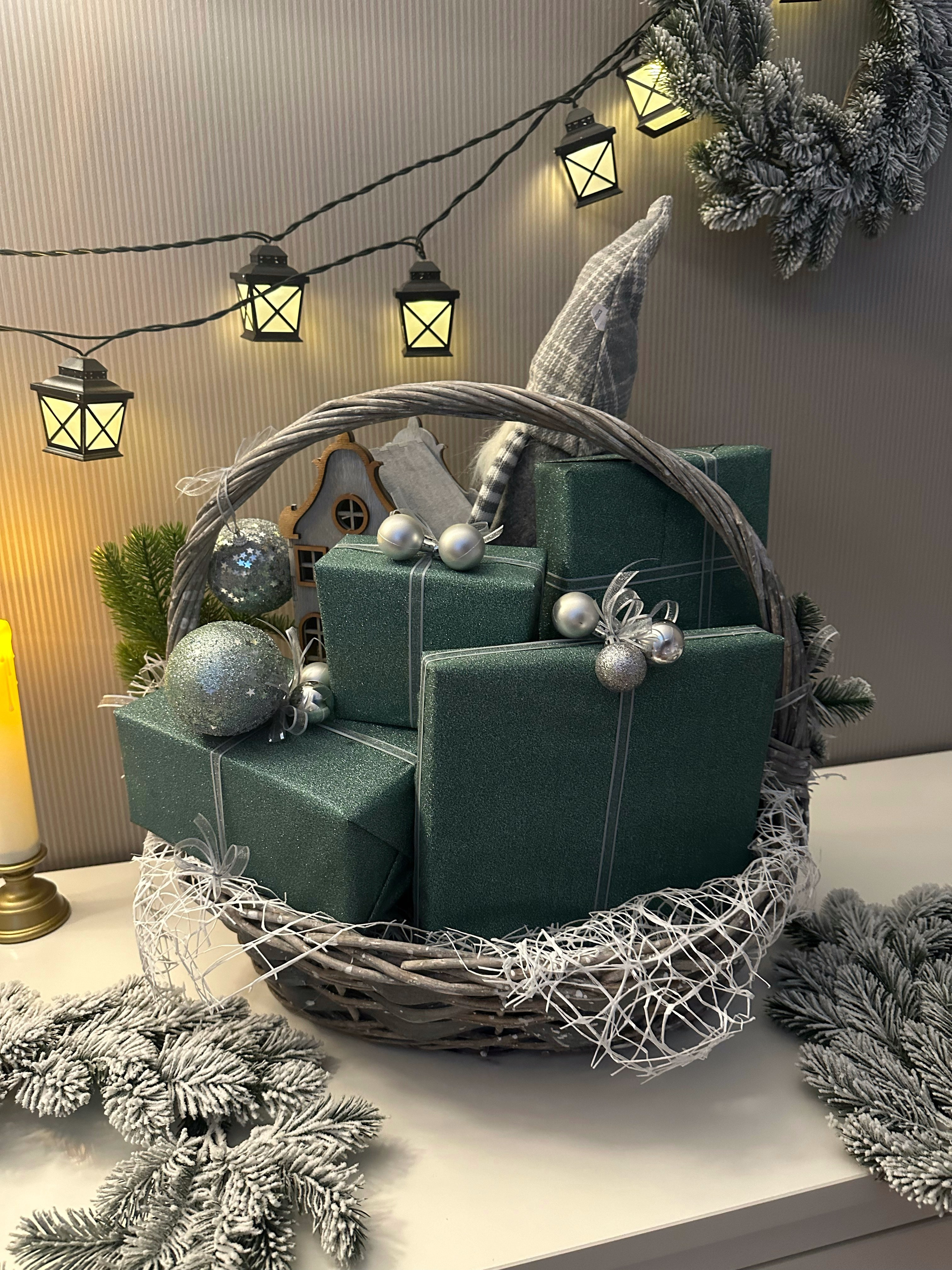 Новогодняя корзина. Студия подарочных наборов «Владия»