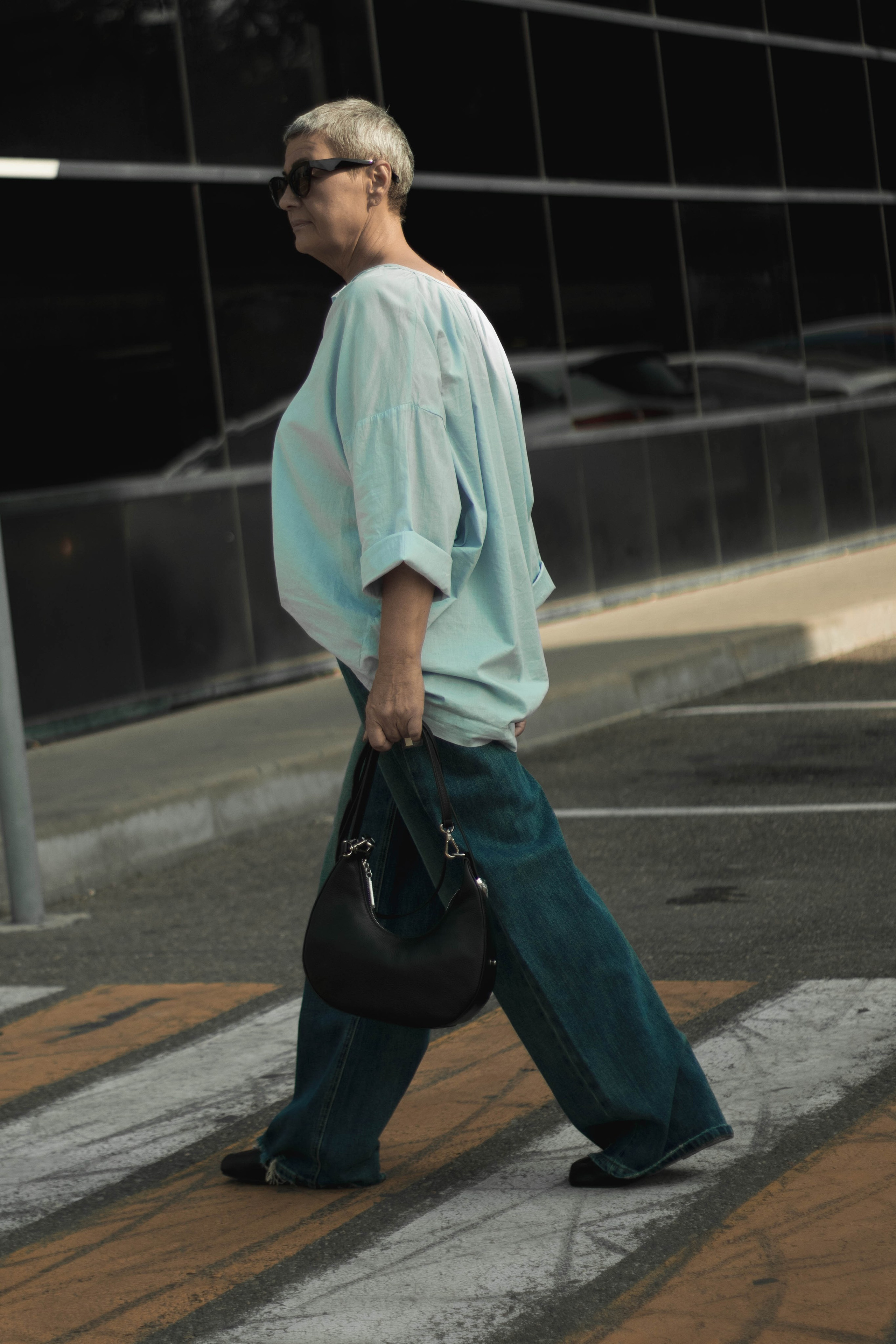 «Она среди улиц: лёгкость и стиль». Уличный фотограф Города N