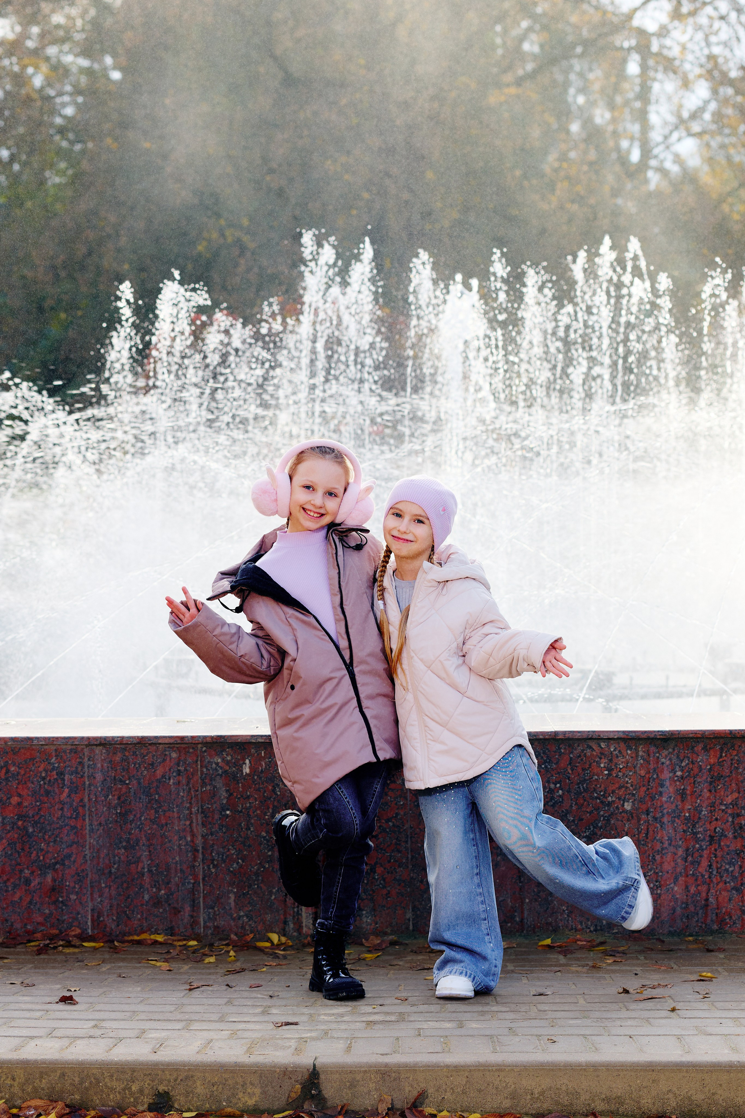 Прогулка в парке классом. Фотограф Выпускные альбомы Таганрог Сергей Коробченко