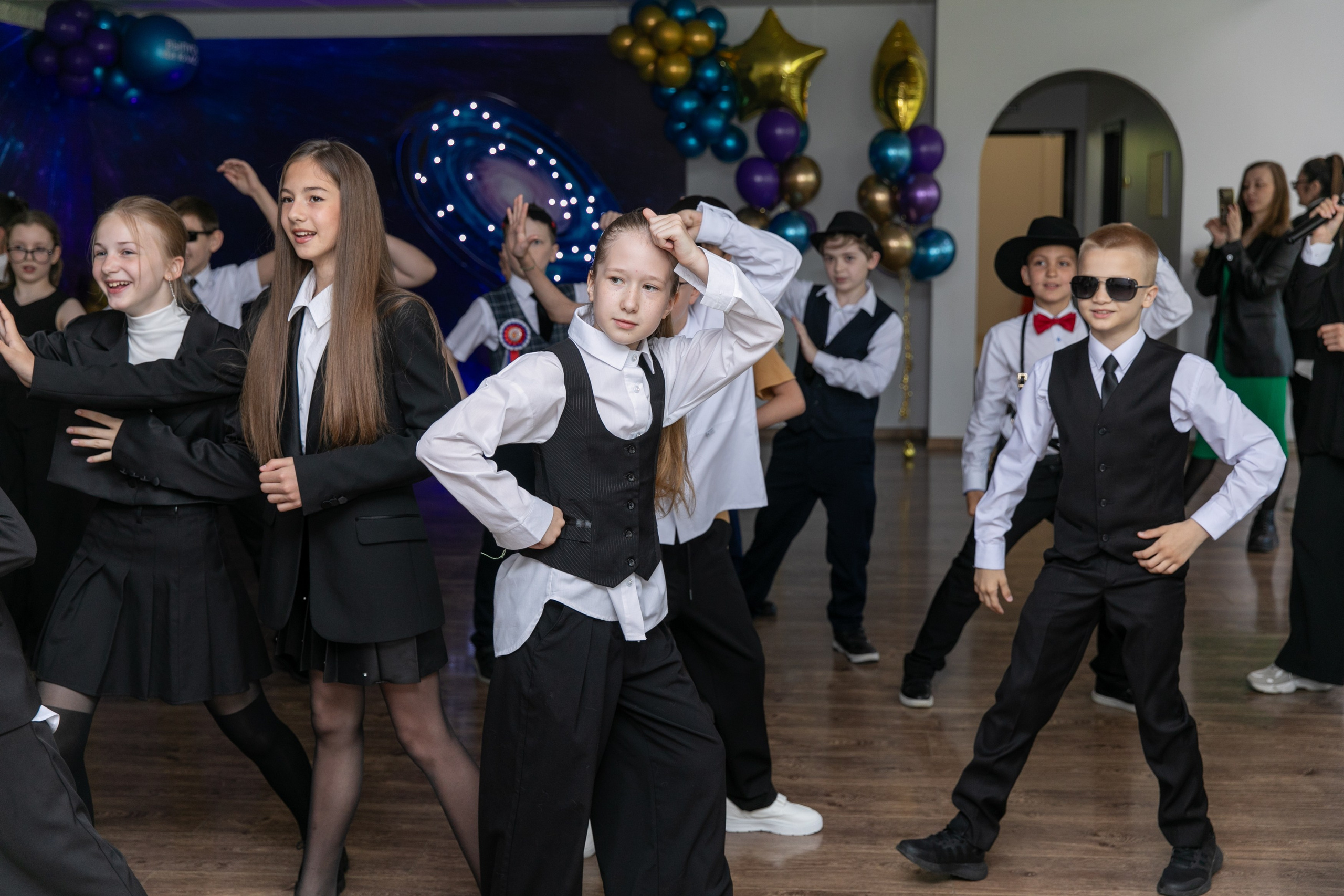 Выпускной 4 класс Гимназия 3 2025. Школьный и детский фотограф в Южно-Сахалинске Анастасия Лескова