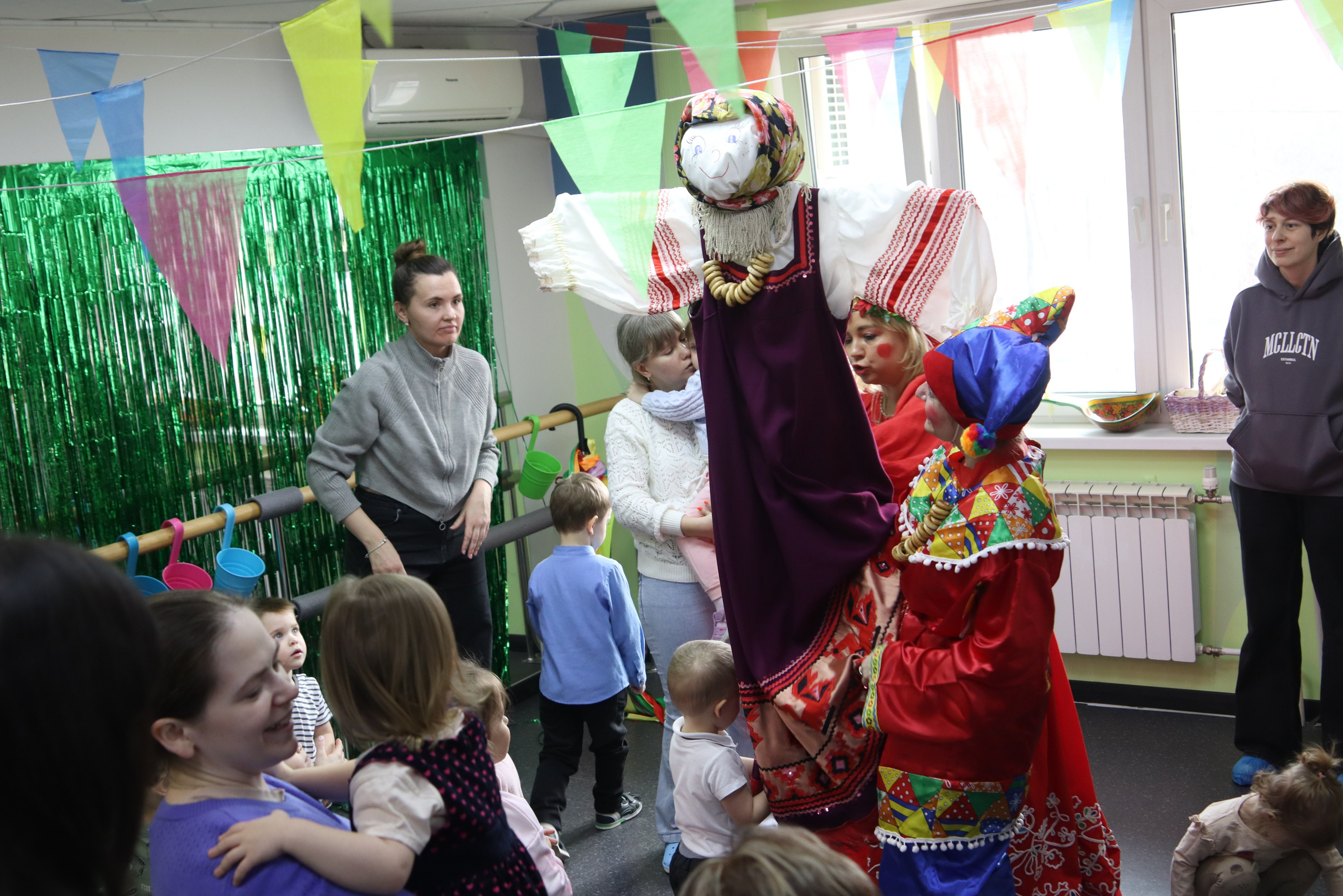 Масленица для малышей в «Зелёной груше». Репортажный фотограф в Москве и Зеленограде Karina-vozd