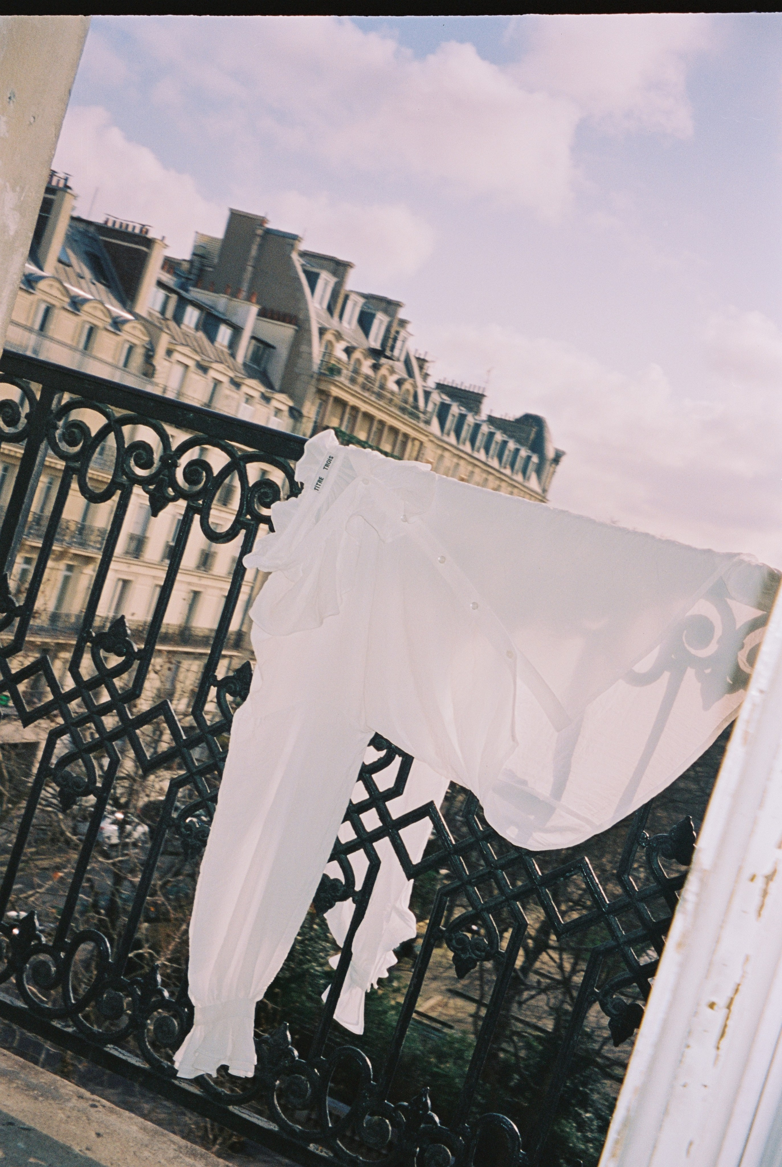 Titre trois Paris. Fashion and advertising photographer