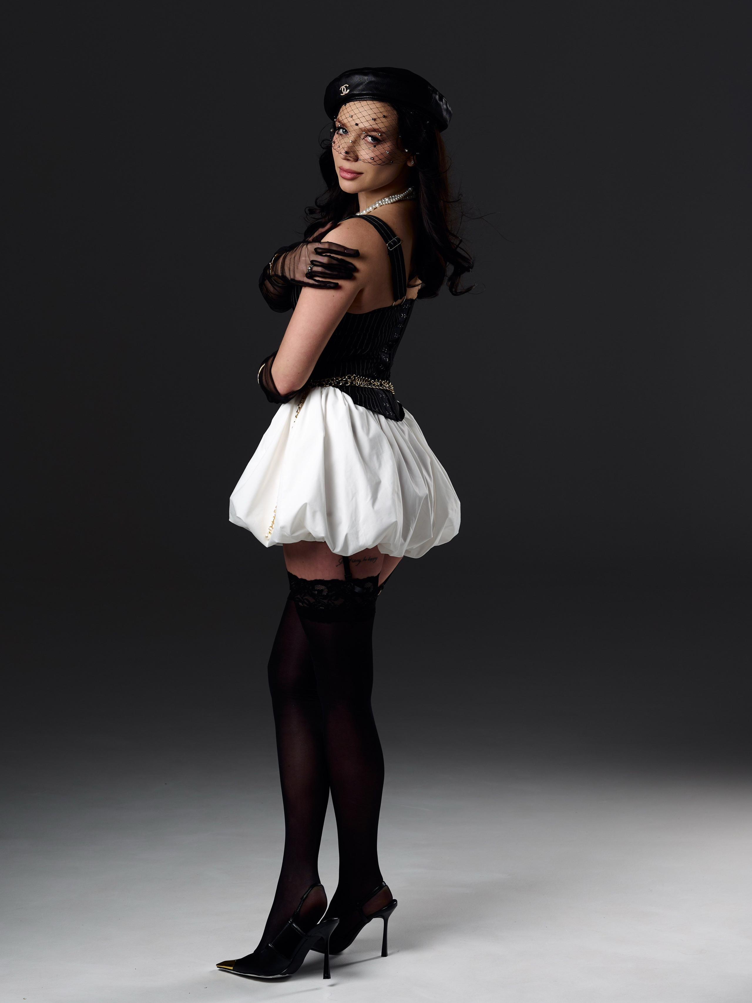 Индивидуальная женская фотосессия с искусственным светом