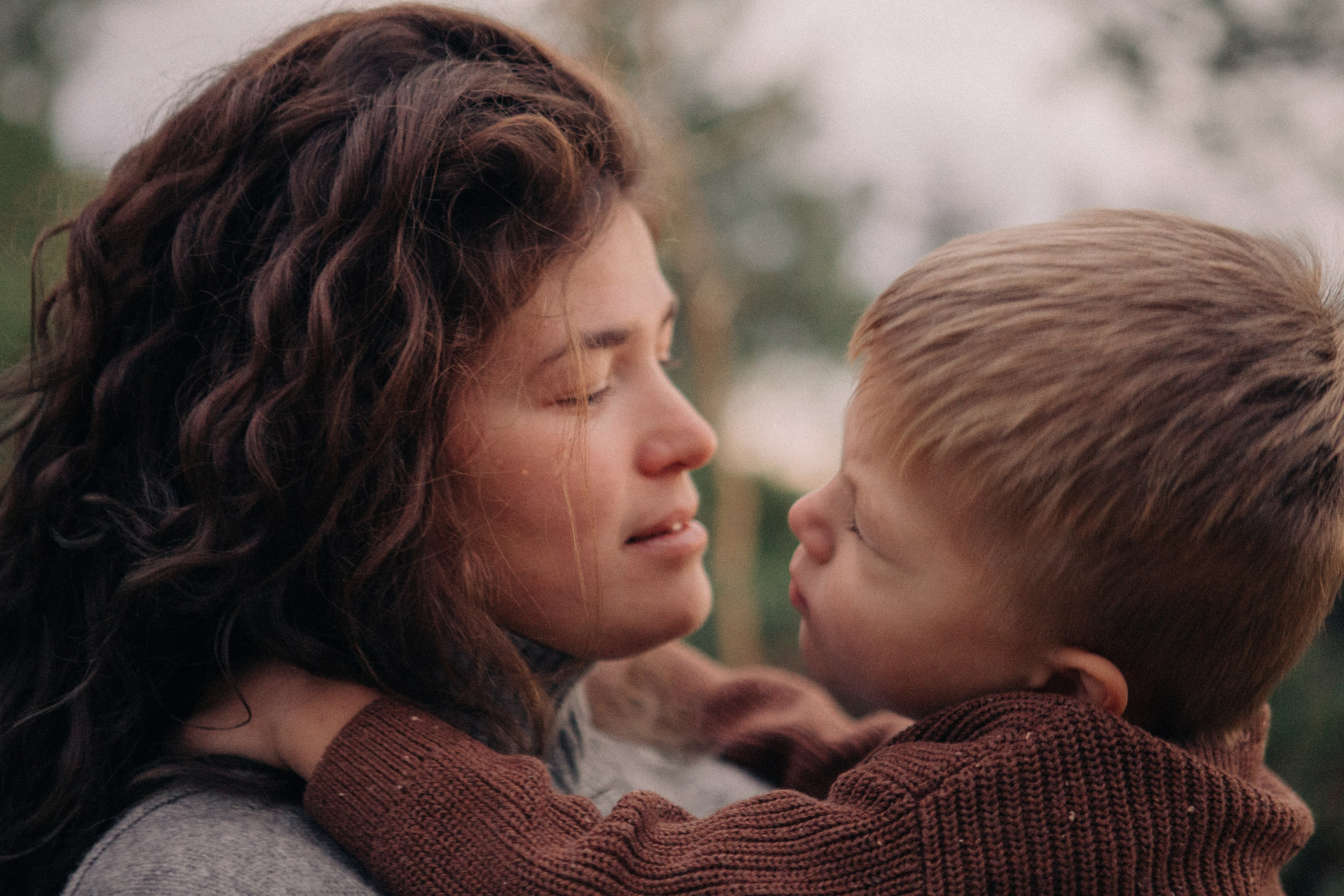 Nastya & Mr. Racoon. Portrait, family and pet photographer in Cyprus, Ksenia Bourdelle
