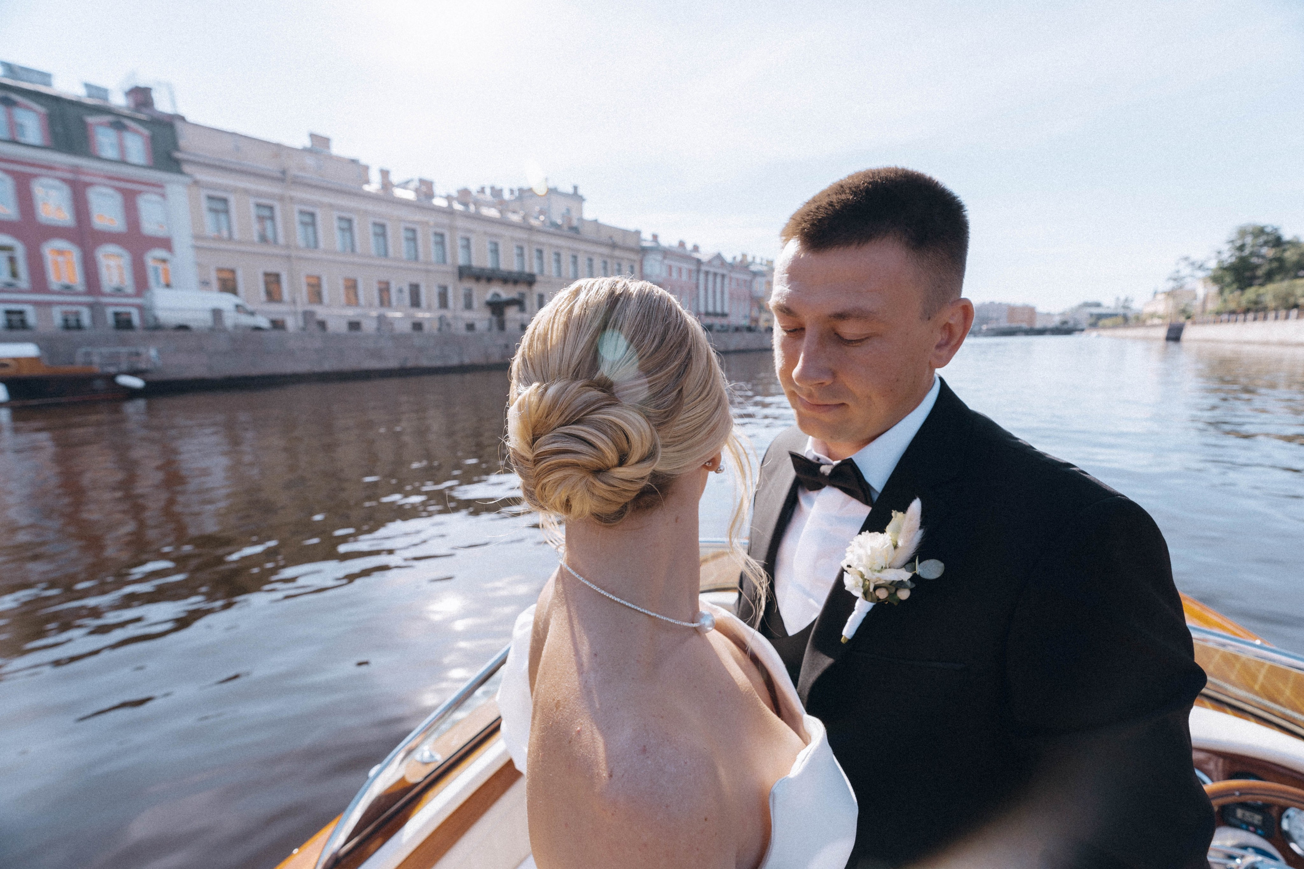 СВАДЕНБНАЯ СЬЕМКА НА КАТЕРЕ ПО КАНАЛАМ САНКТ-ПЕТЕРБУРГА И В АКВАТОРИИ НЕВЫ. Профессиональный фотограф, Санкт-Петербург — Виктория Богомолова