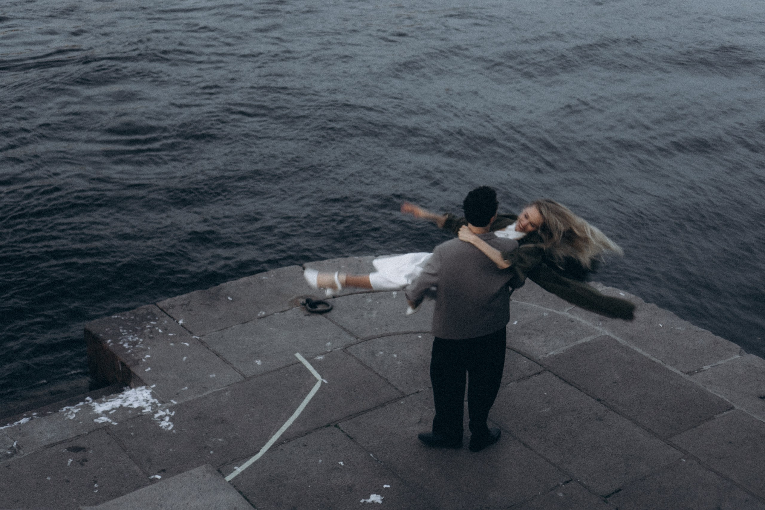 СВАДЕБНАЯ СЬЕМКА ПАРЫ НА РАССВЕТЕ В БЕЛЫЕ НОЧИ И ПРОГУЛКА С РАЗВОДНЫМИ МОСТАМИ И ПИКНИК ВОЗЛЕ ИСАКИЕВСКОГО СОБОРА. Профессиональный фотограф, Санкт-Петербург — Виктория Богомолова