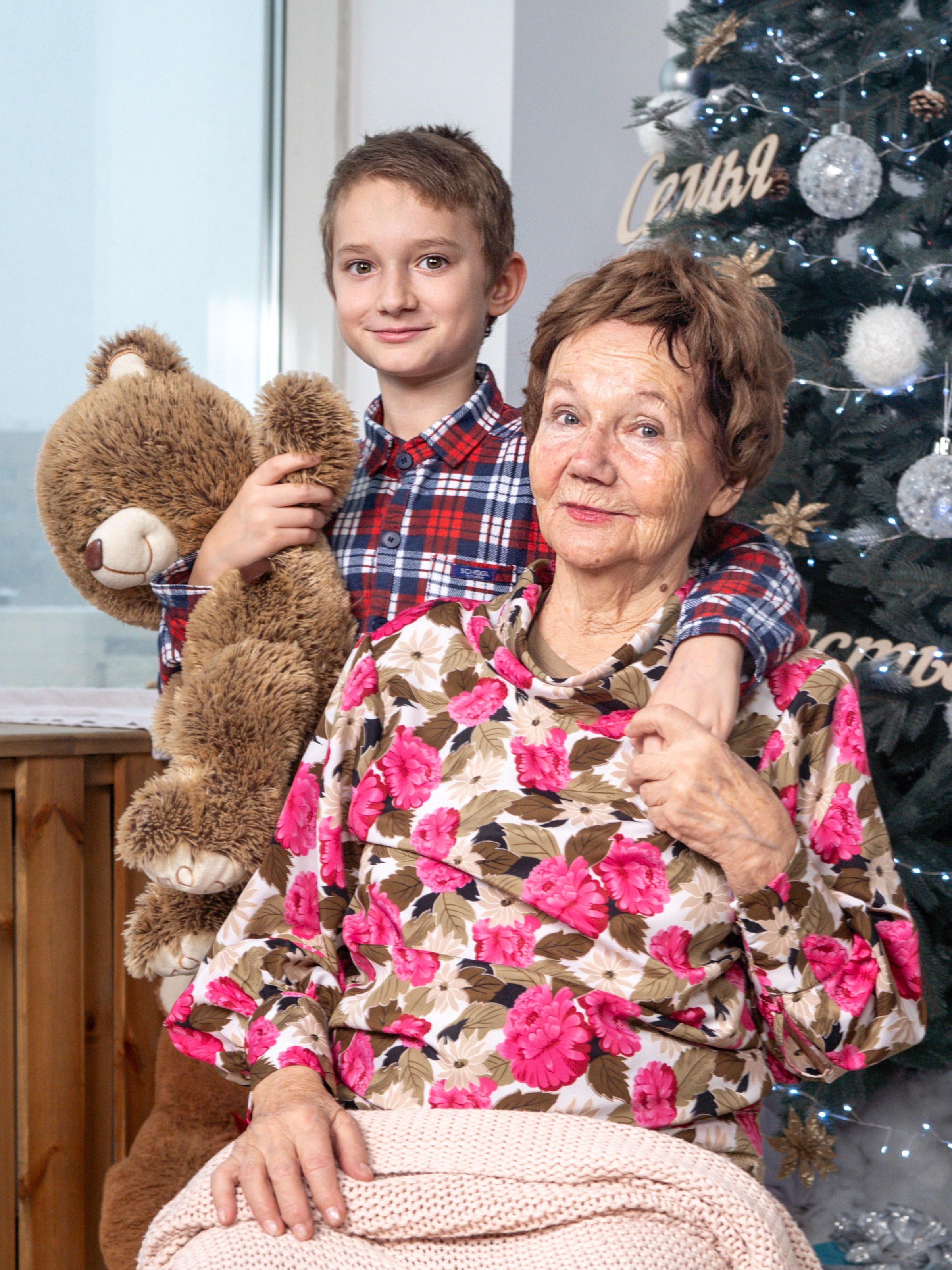 С бабушками. Фотограф Зинаида Евдокимова