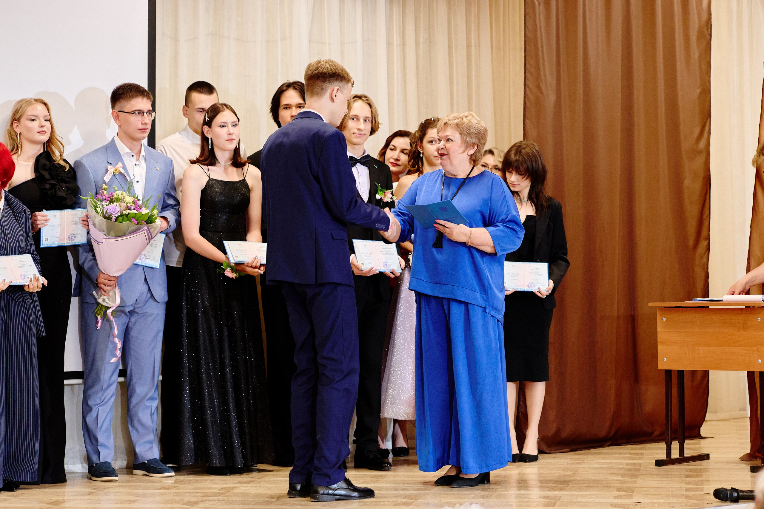 Выпускной 35 Сош. Фотограф Выпускные альбомы Таганрог Сергей Коробченко