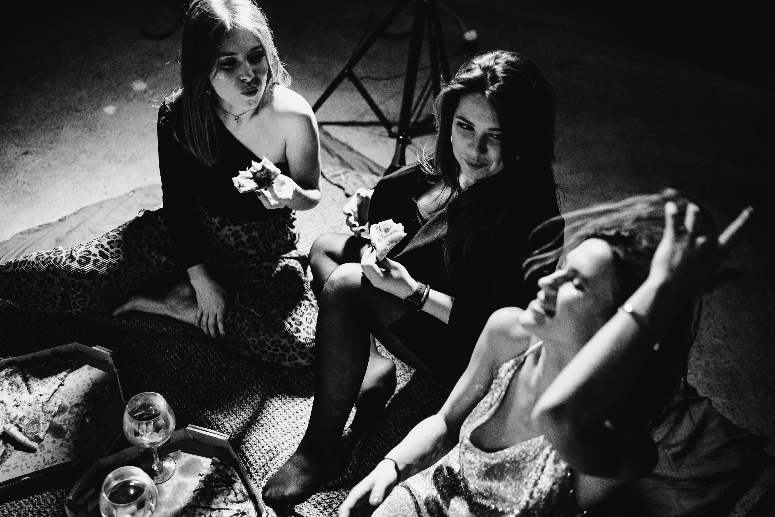 ДевиЧник в Garazh'e. Искренний фотограф