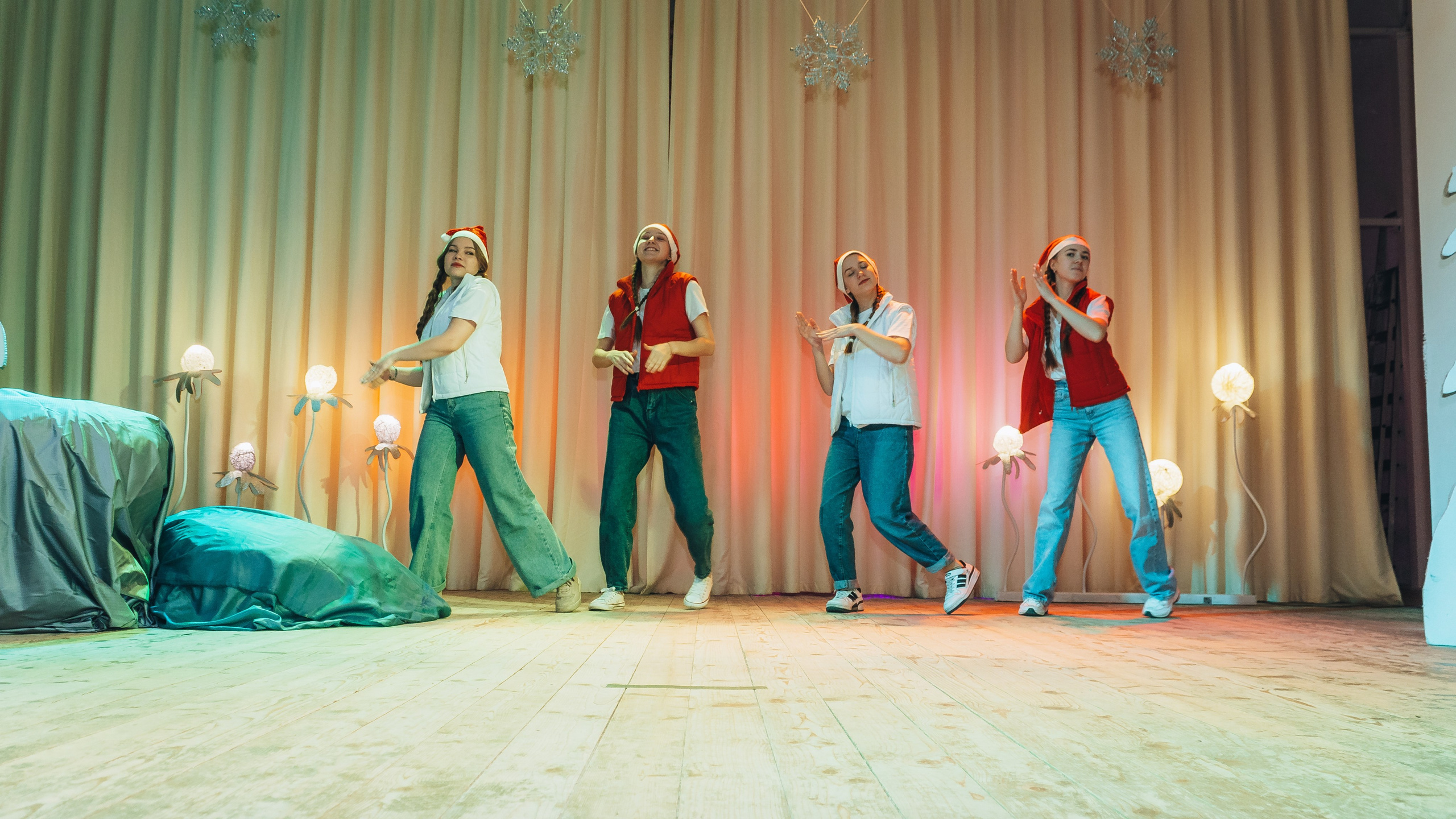 «Сказка о Новом годе и богатыре настоящем». Новотитаровский Дом культуры