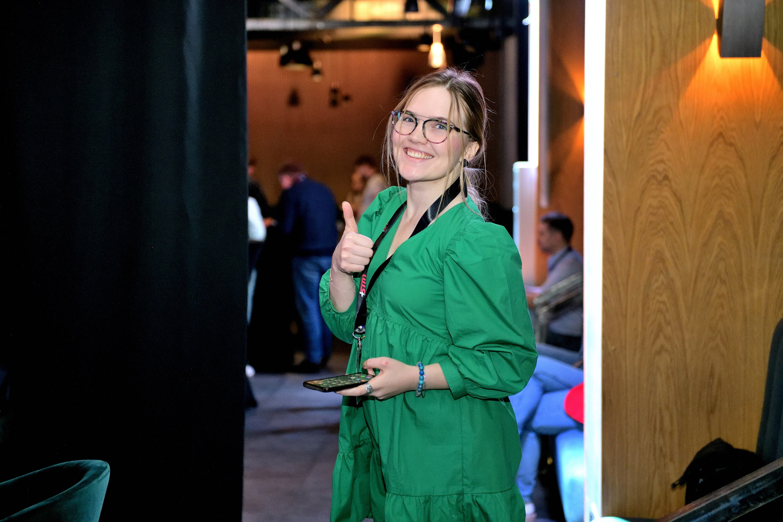 "Фотографии организаторов на IT-конференции в городе Москве".