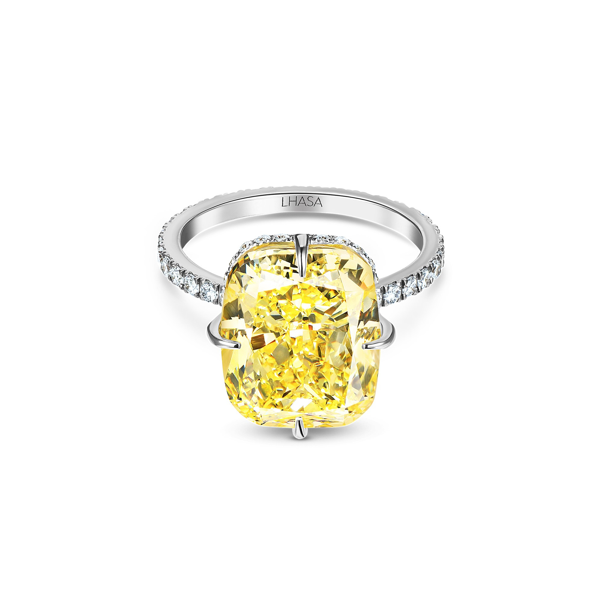 Предметная детальная каталожная съемка - кольцо желтым с бриллиантом